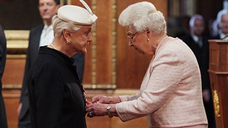 Анджела Лансбъри смутена от римейка на "Красавицата и звяра"