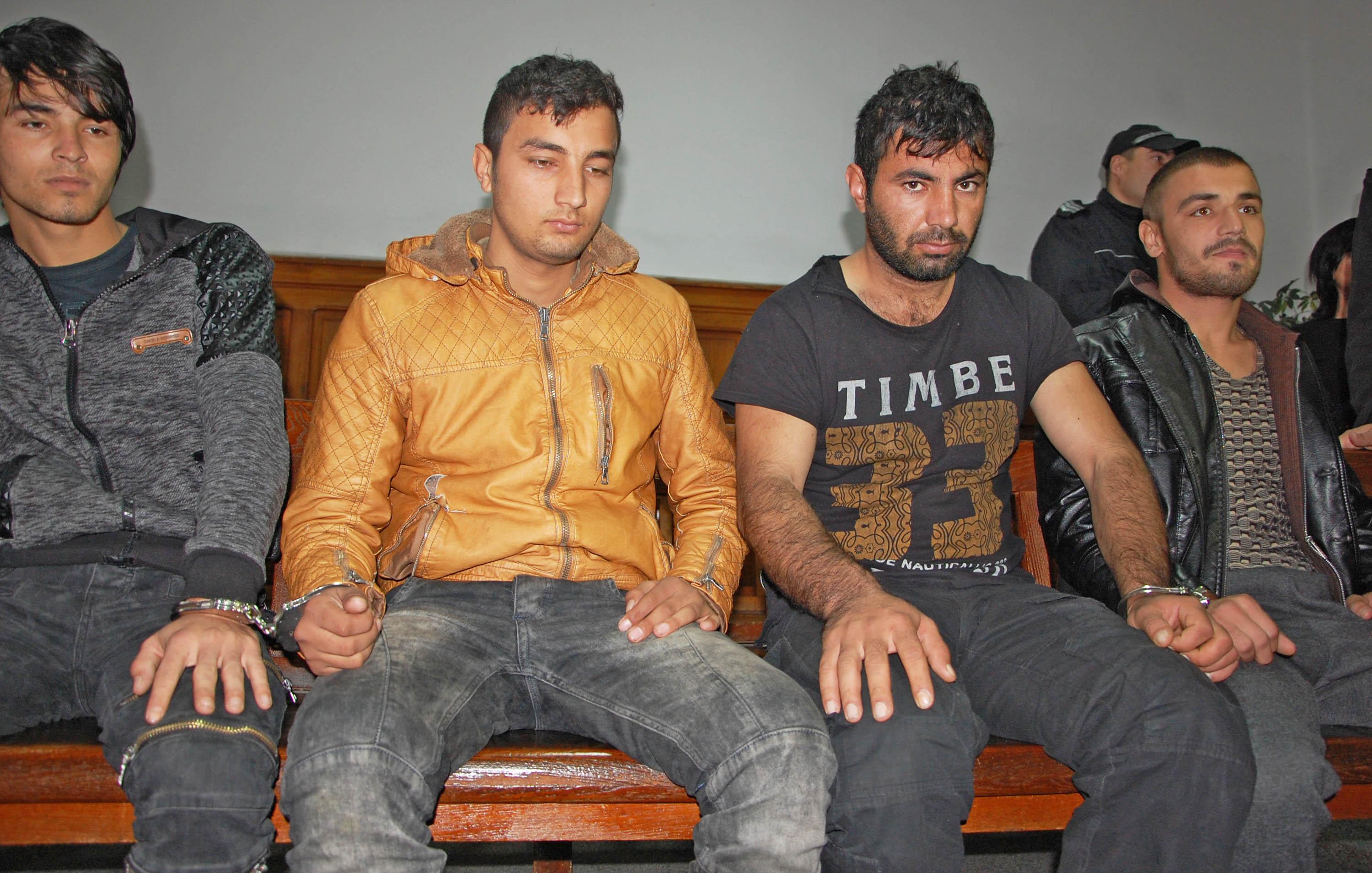 Съдът гледа мерките за неотклонение на бежанците, задържани в Харманли