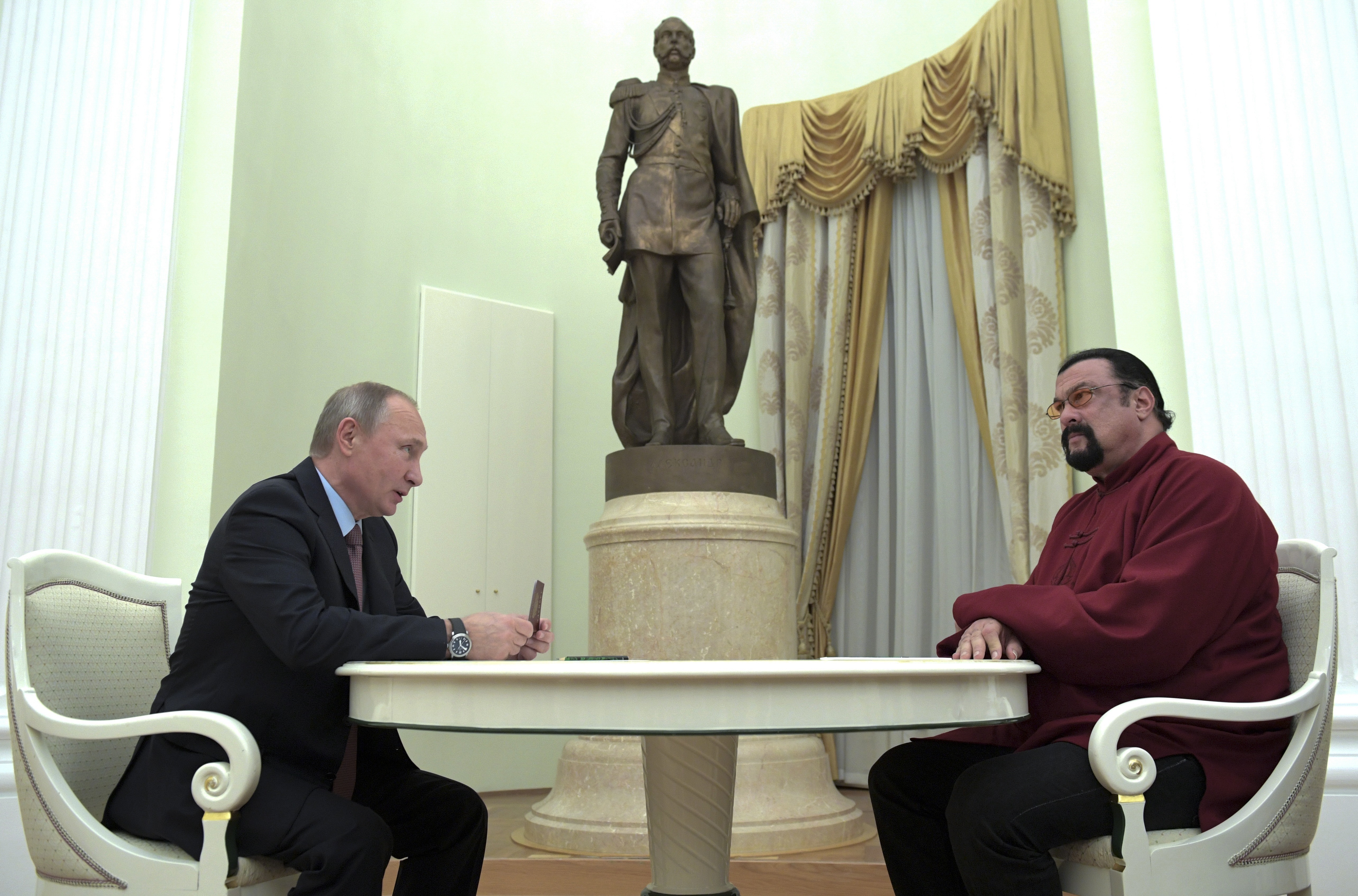 Владимир Путин и Стивън Сегал