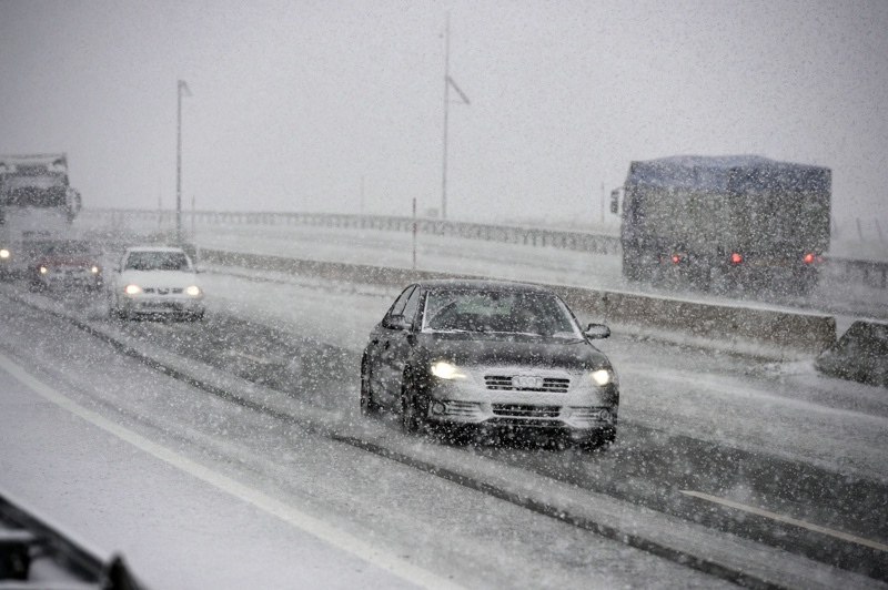 АПИ призова шофьорите да не тръгват без зимна подготовка