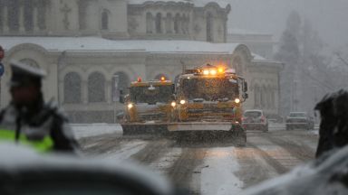 Значителни валежи от дъжд и сняг в почти цялата страна