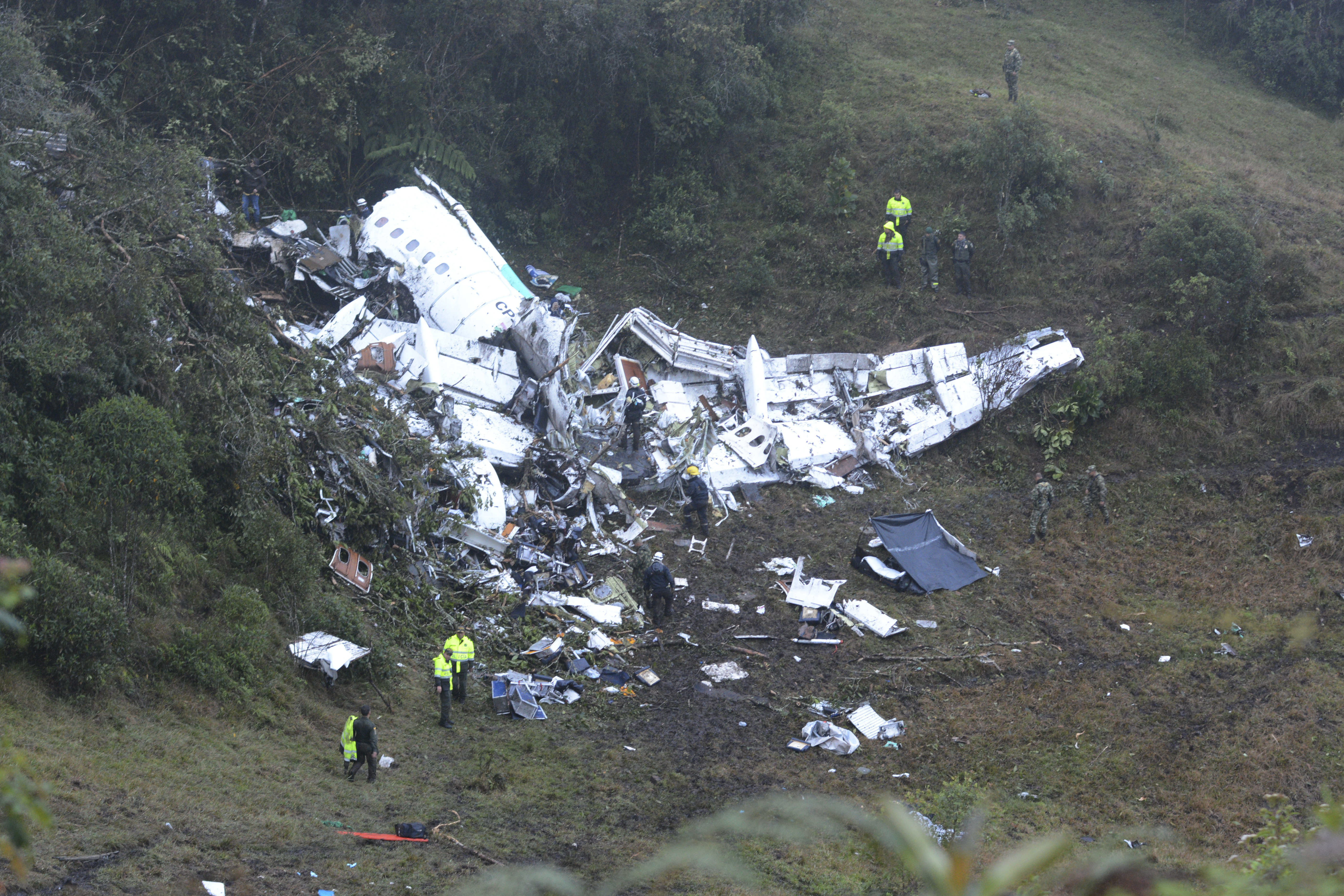 Останките на самолета, който се разби край град Меделин