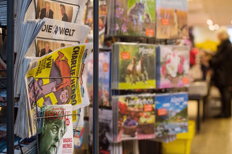 Първият брой на ”Шарли Ебдо” на немски вече се продава в Германия