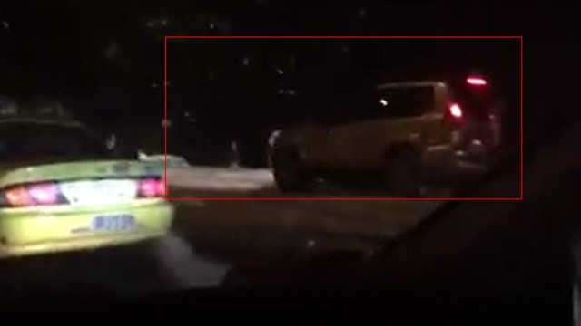 Шофьор с джип кара по тротоара на булевард (видео)