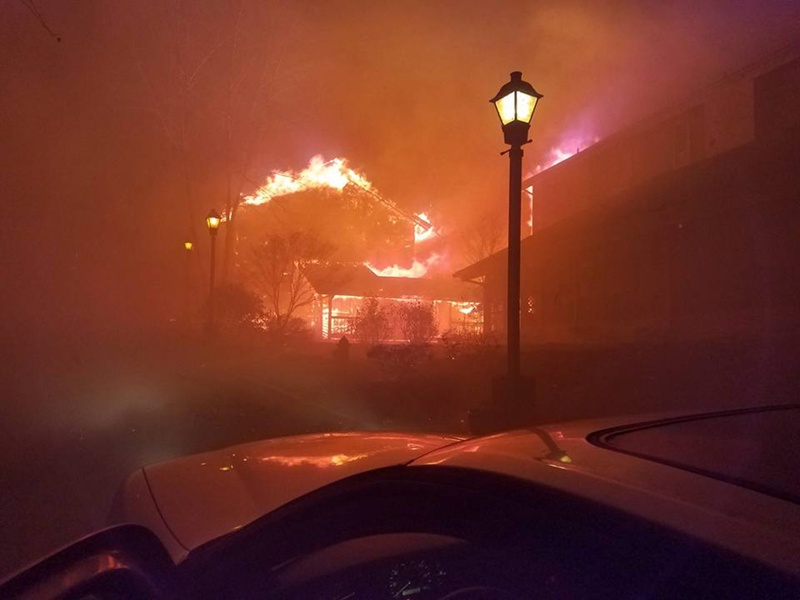 Тринадесет души са загинали при горски пожари в щатa Тенеси