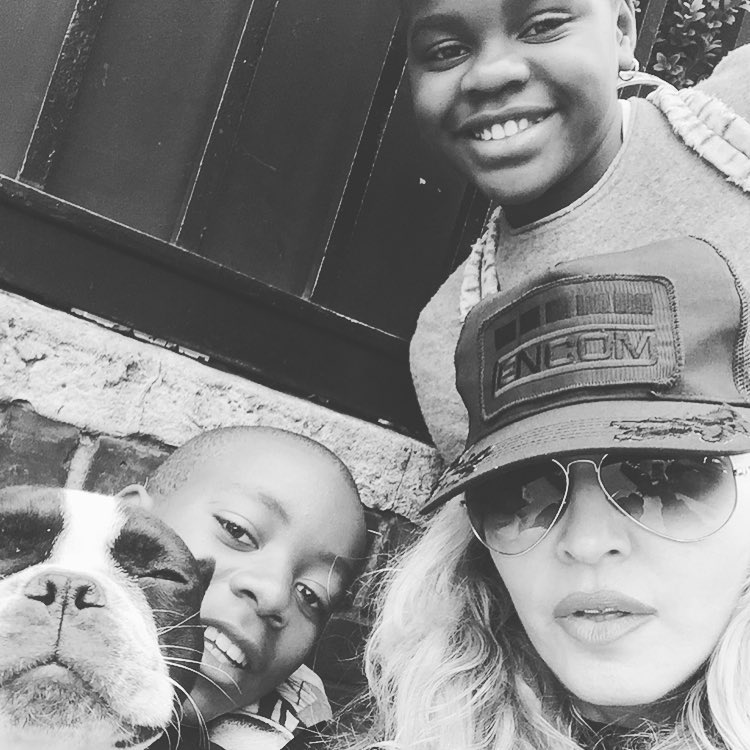 Мадона с децата си Дейвид и Мърси Джеймс