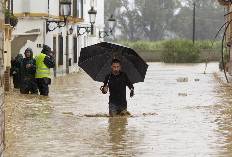 Наводненията в Испания са причинили смъртта на двама души