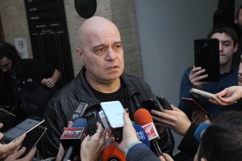 Трифонов занесе на Цацаров папка с нарушения на референдума
