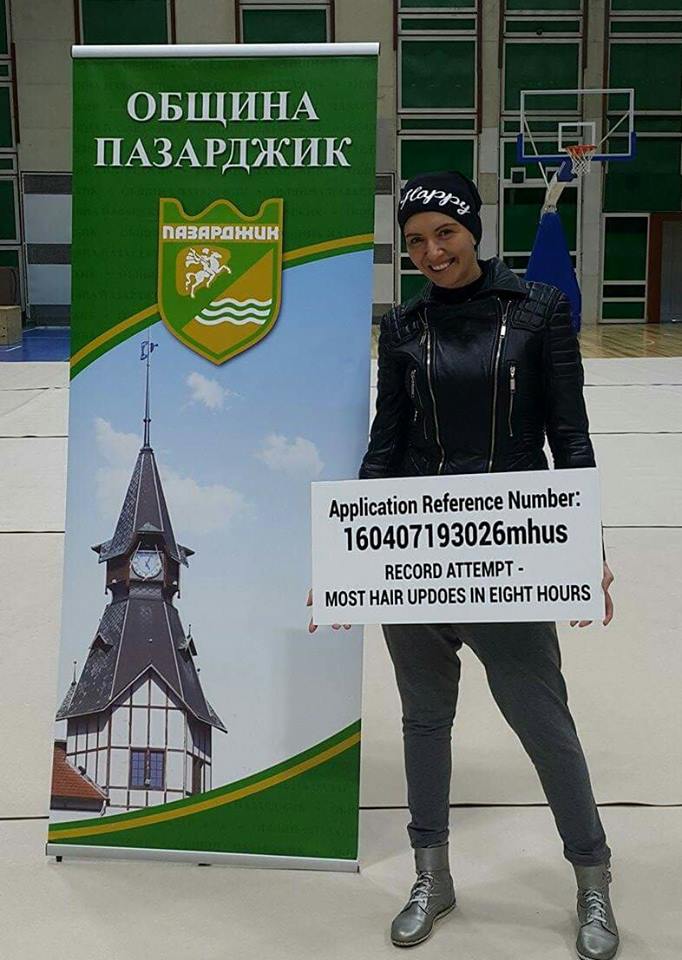 Фризьорката Ваня Иванова от Пазарджик направи убедителен опит за световен рекорд по прически