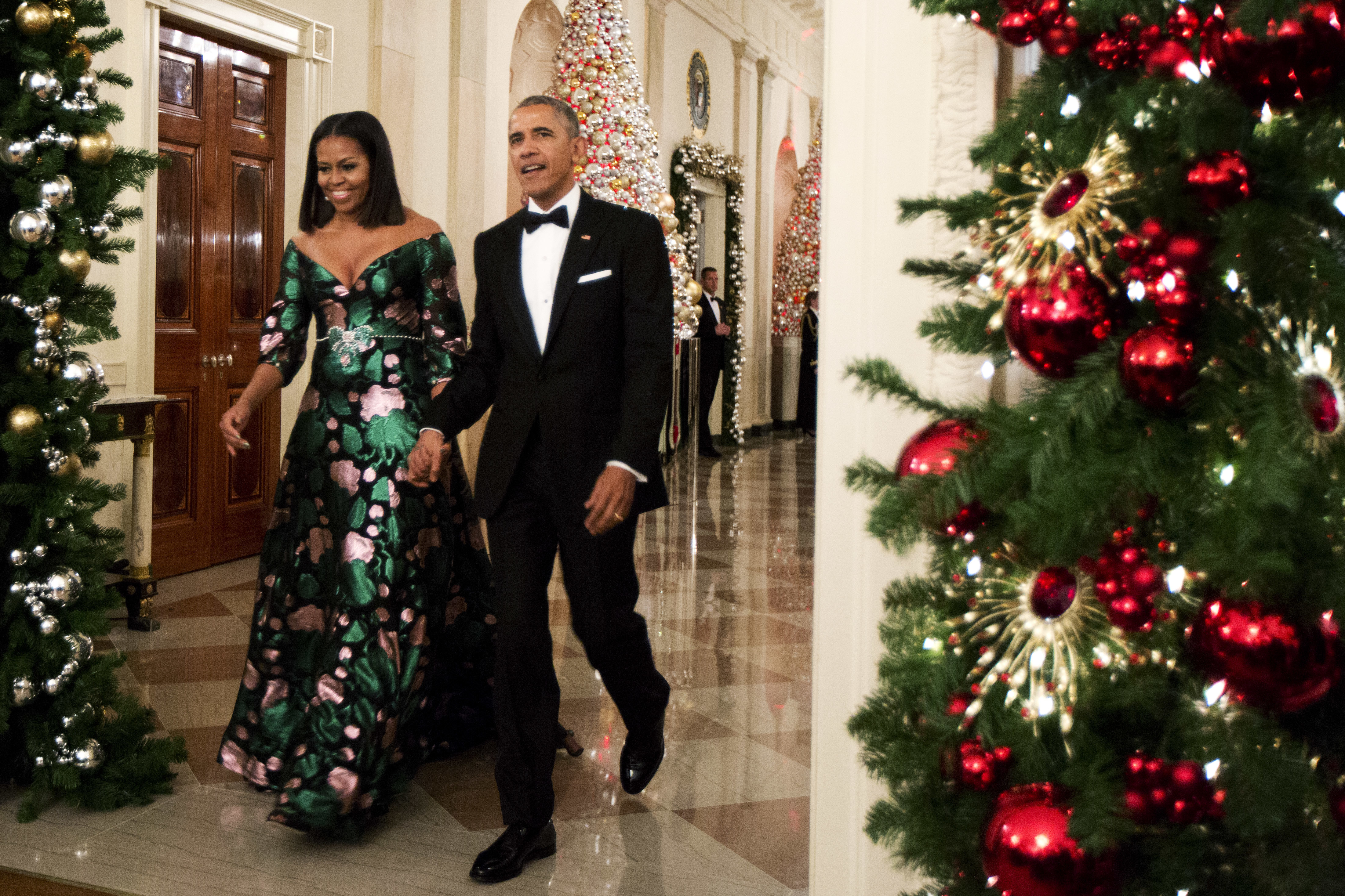 Мишел Обама с рокля като коледна елха на гала вечер