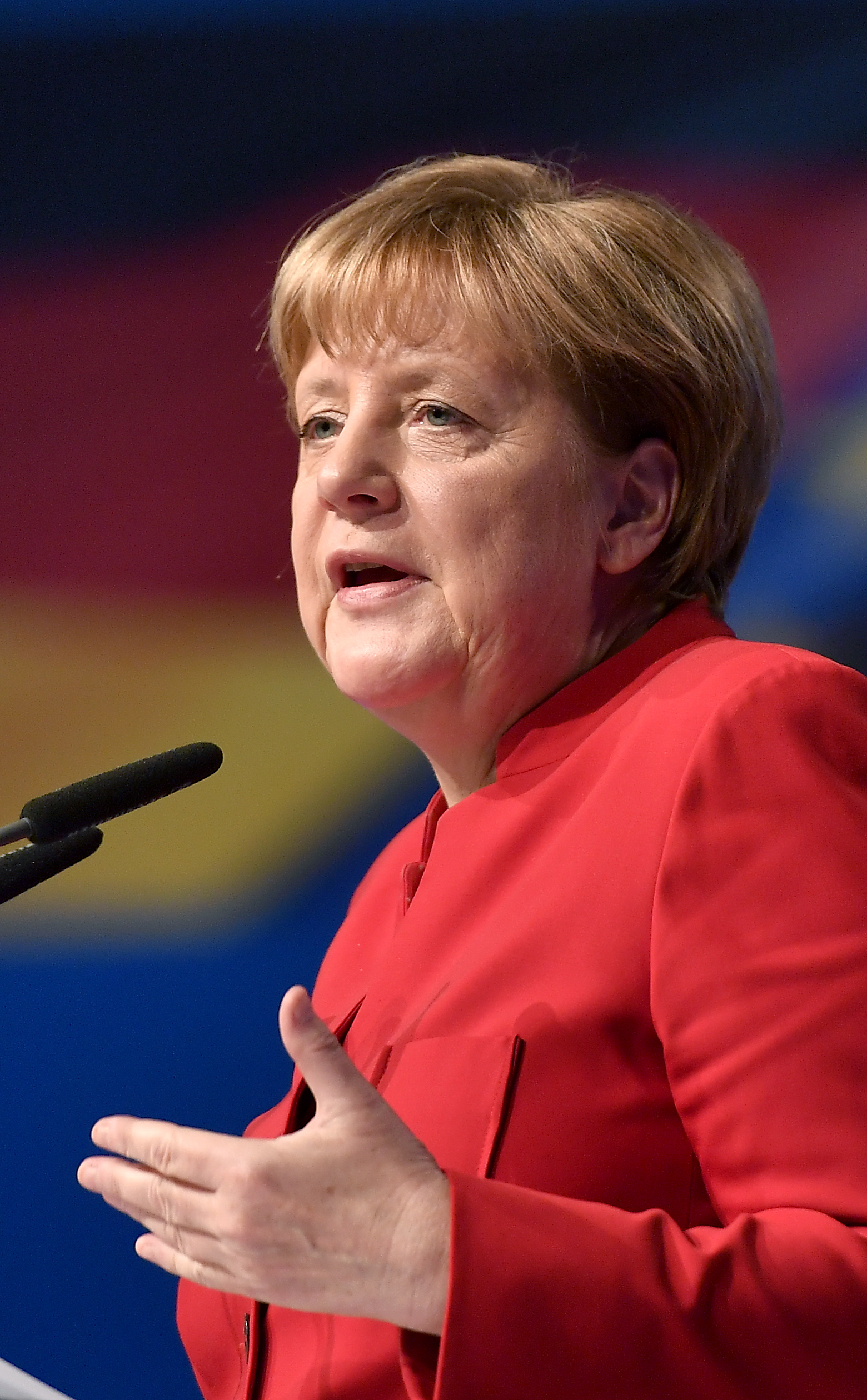 Меркел беше преизбрана за девети път за лидер на ХДС