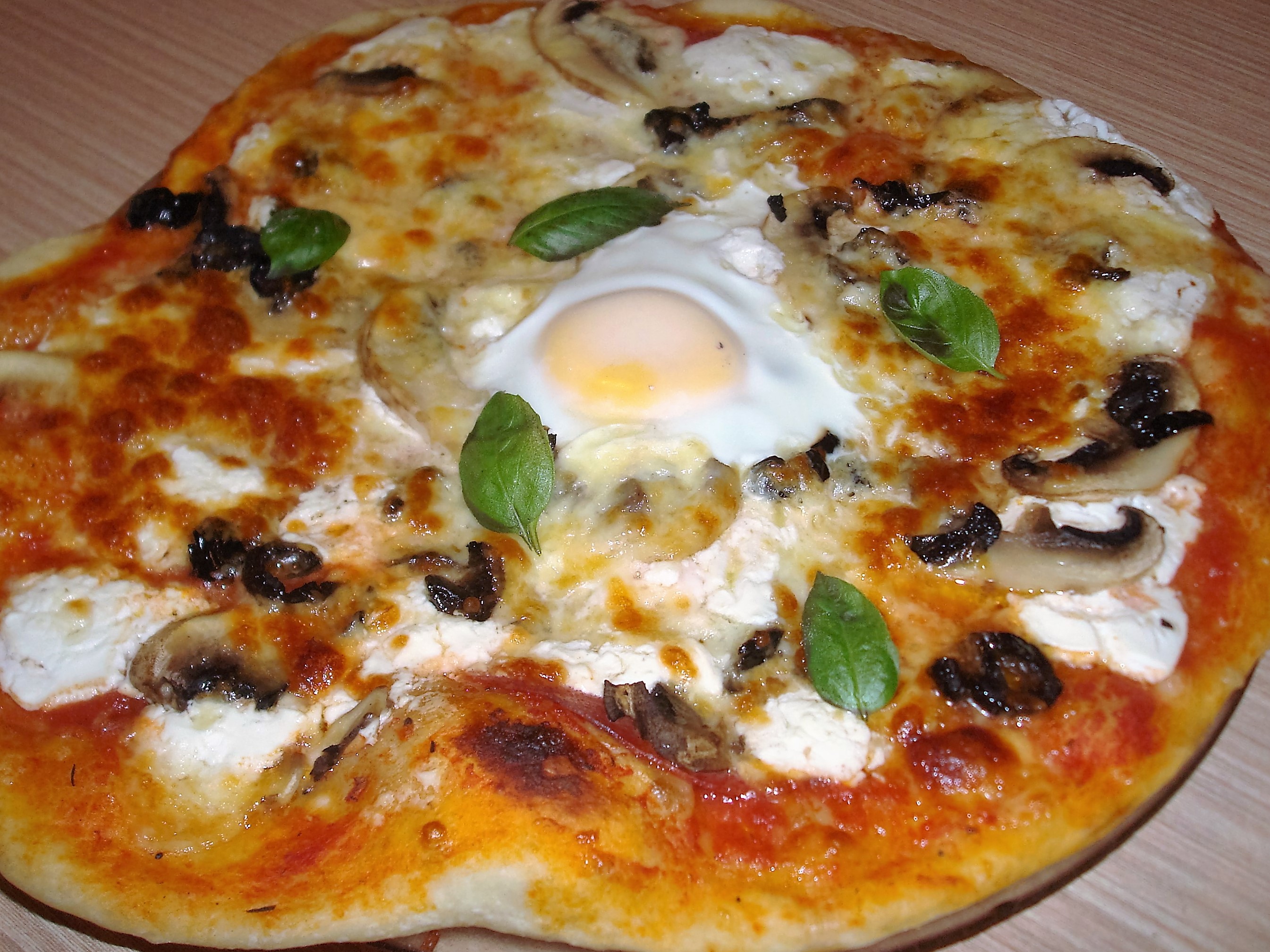 Домашно приготвена пица ”Капричоза”