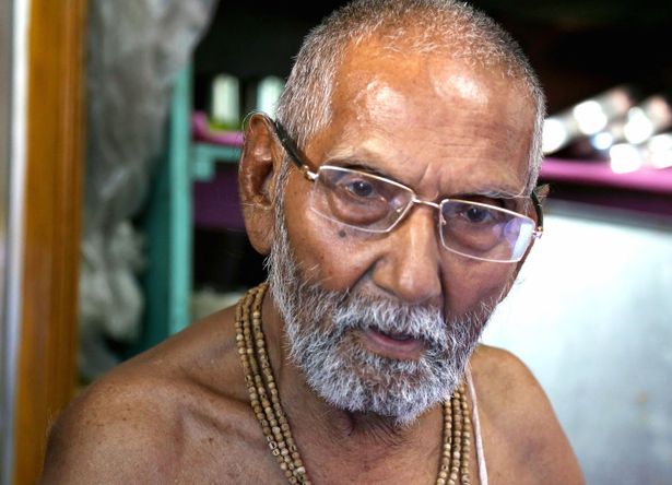 Суами Сивананда никога през живота си не е спал в легло и на възглавница