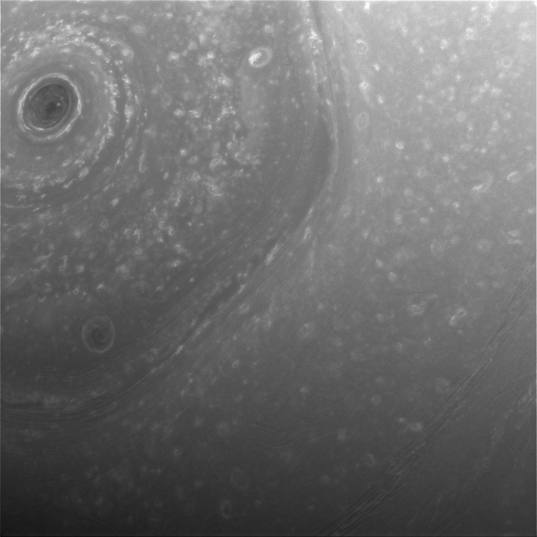 Новите снимки на Cassini
