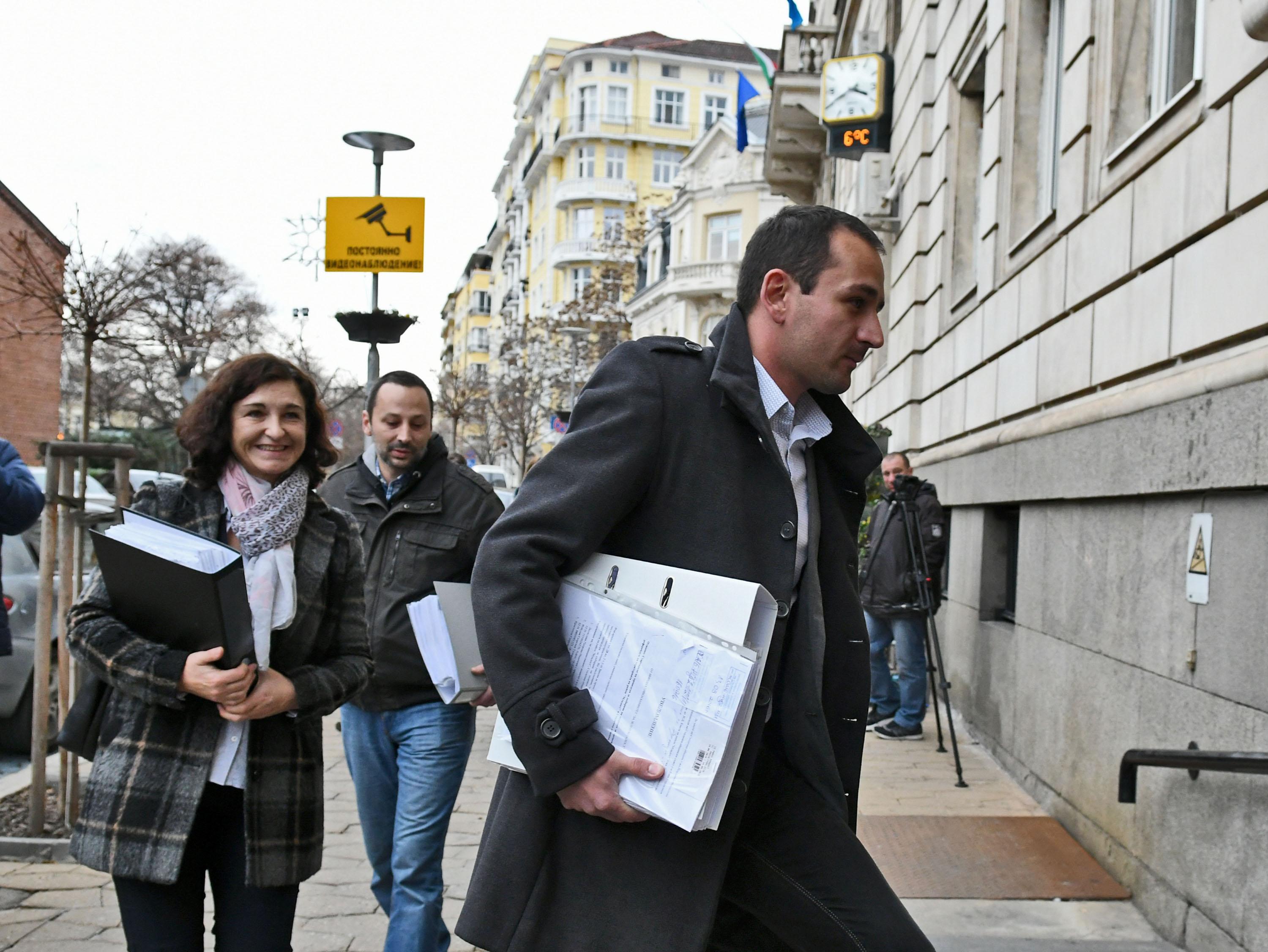 Активисти от ”Младост” внасят  в Столична община подписка за референдум (декември 2016 г.)