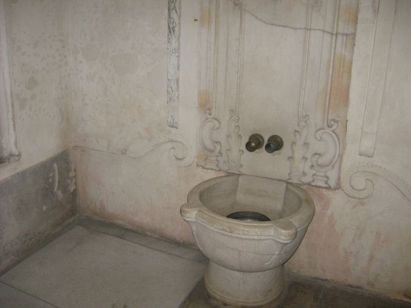 Реставрират уникална баня в Стария Пловдив