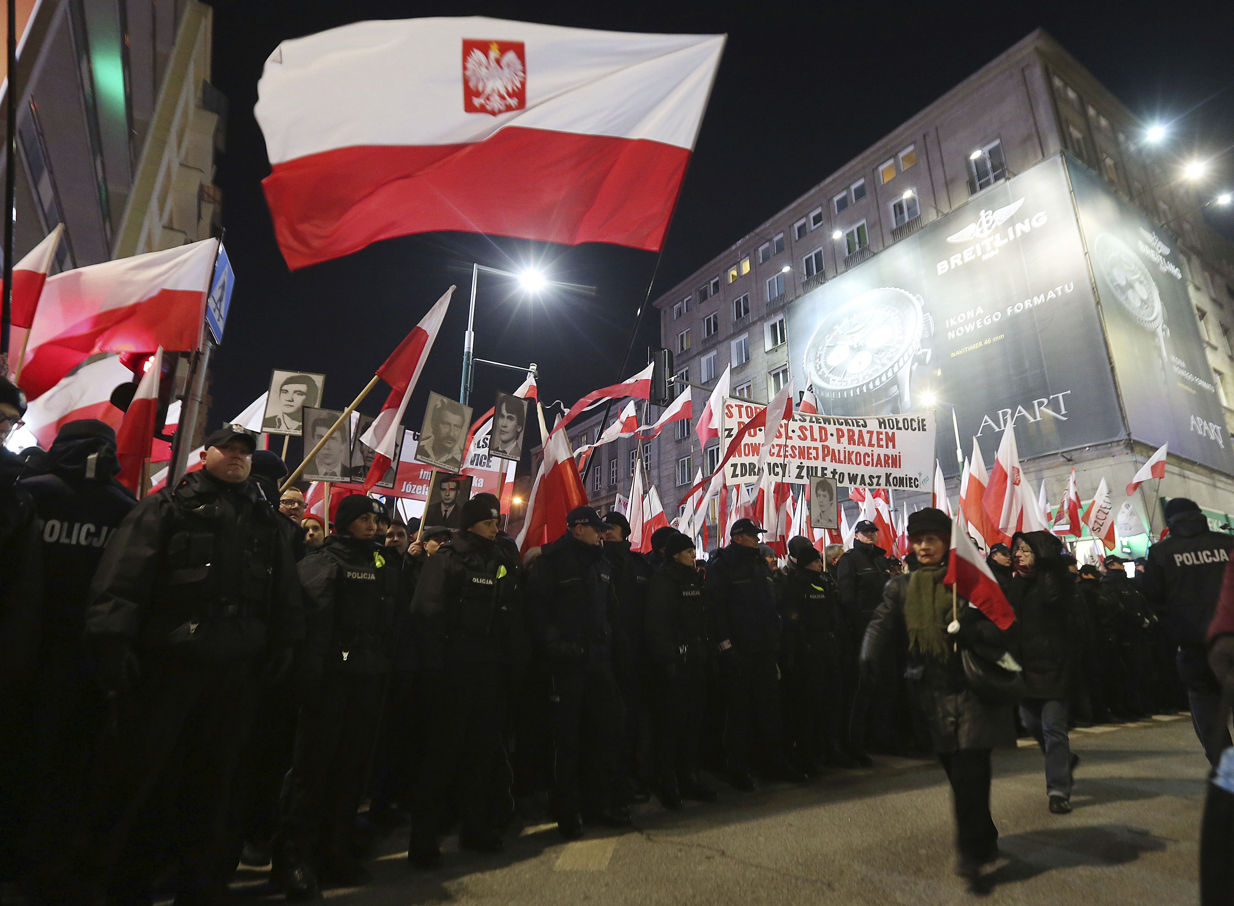 Протестно шествие под лозунга ”Спрете разрушаването на Полша” в средата на миналия декември