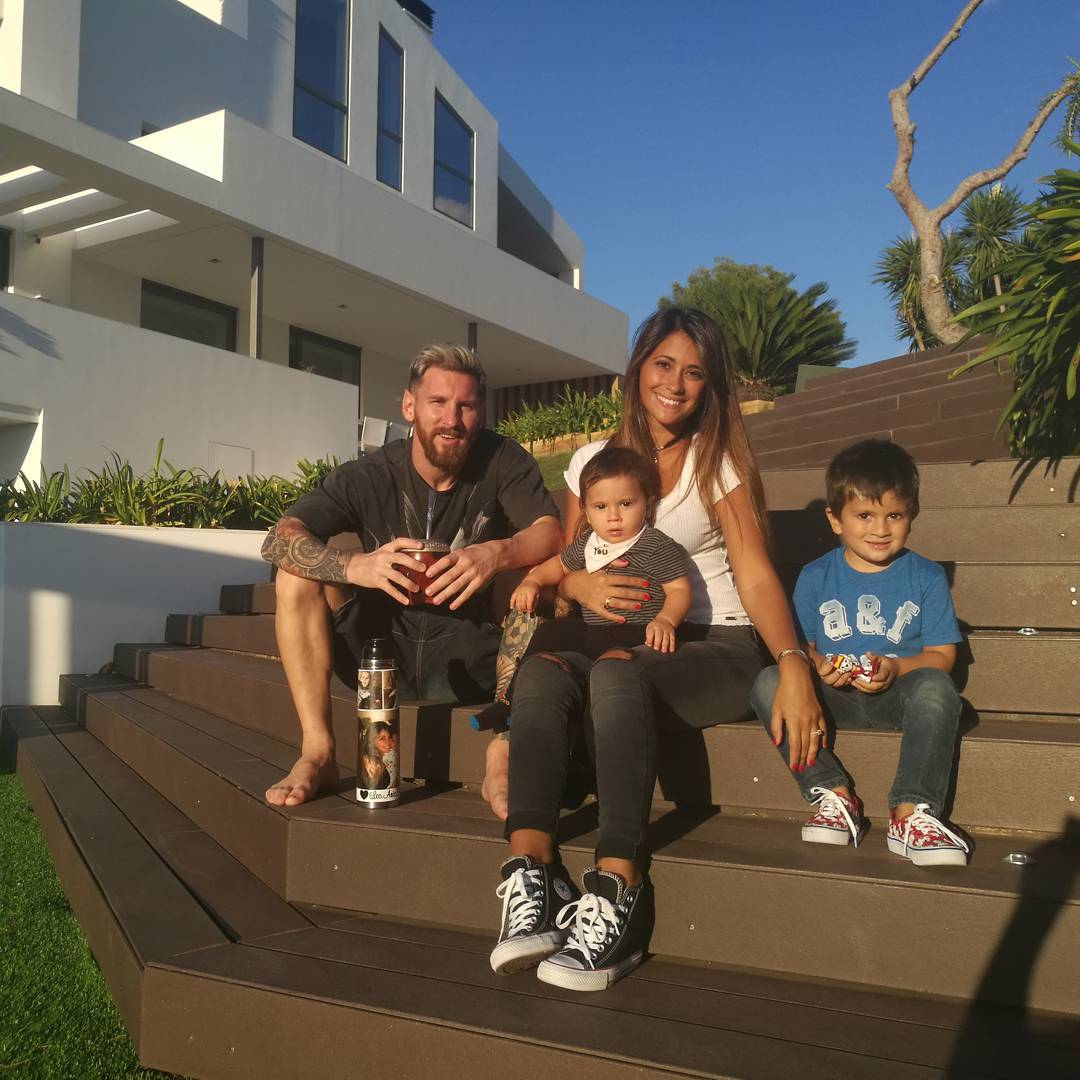 Лео Меси и Антонела Рокуцо с децата им