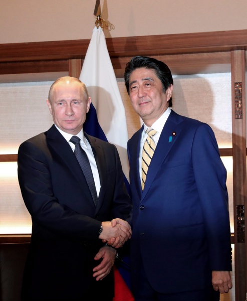 Путин и Абе се разбраха за руско-японски военни контакти