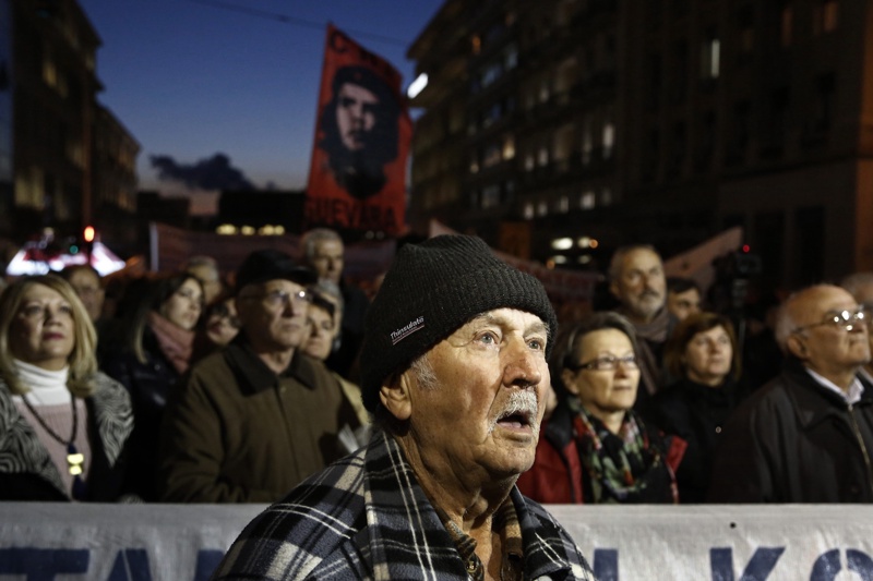 Напук на кредиторите Гърция дава добавка към пенсии под €850