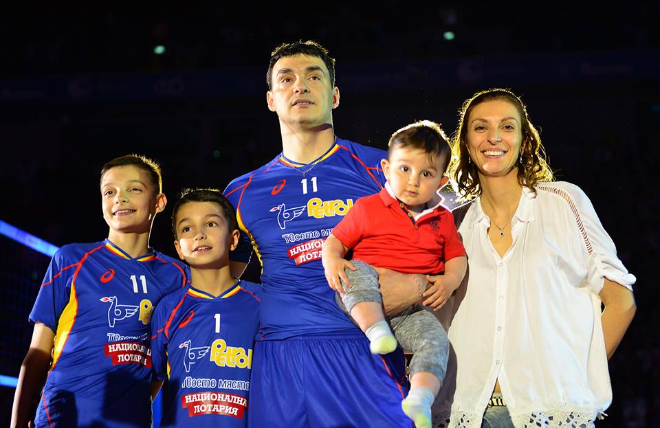 Владимир Николов със съпругата си Мая и децата им
