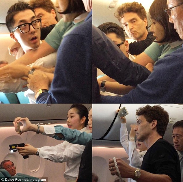Ричард Маркс задържа пътник в самолет (снимки)