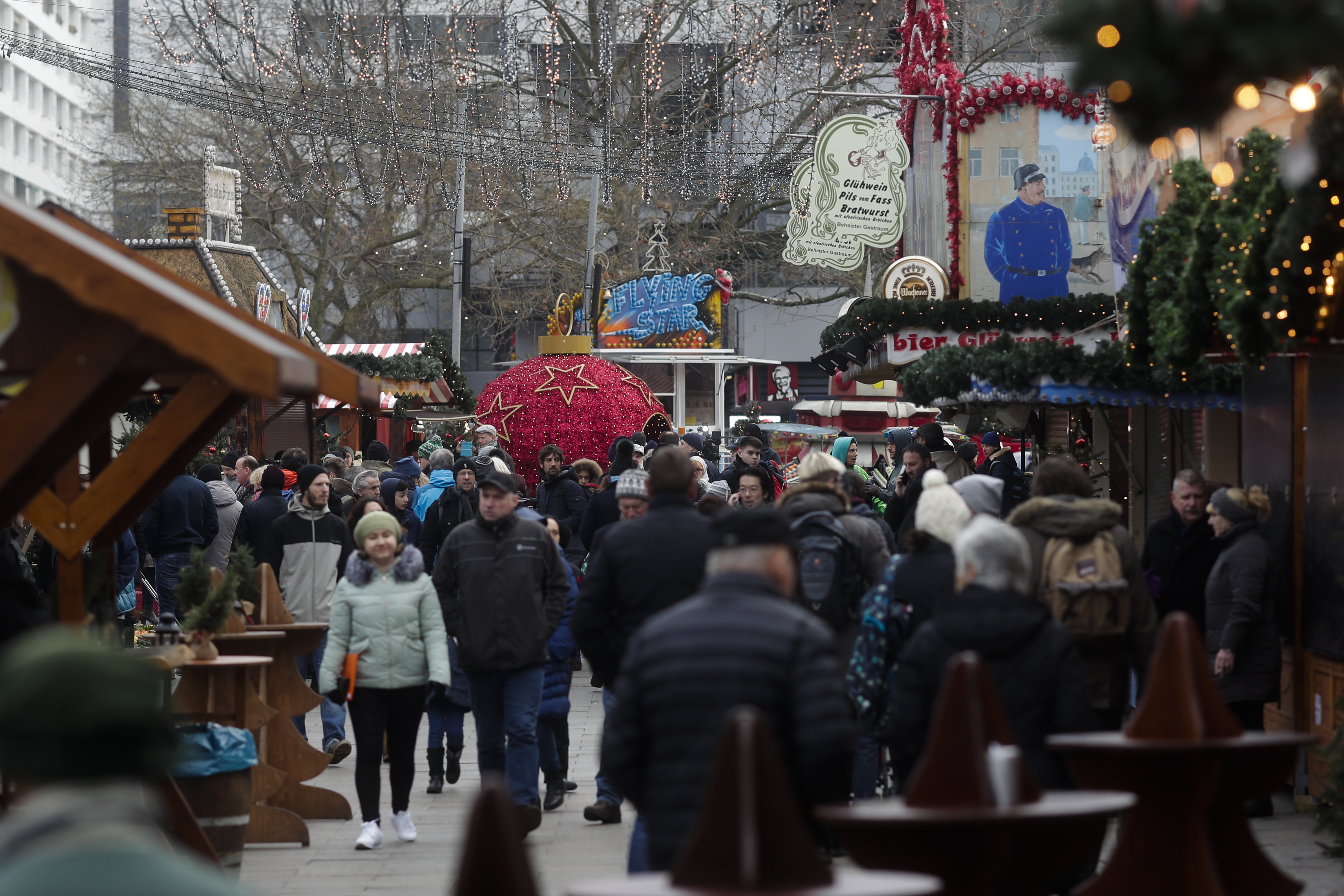 САЩ към гражданите си: В Европа става опасно по Коледа
