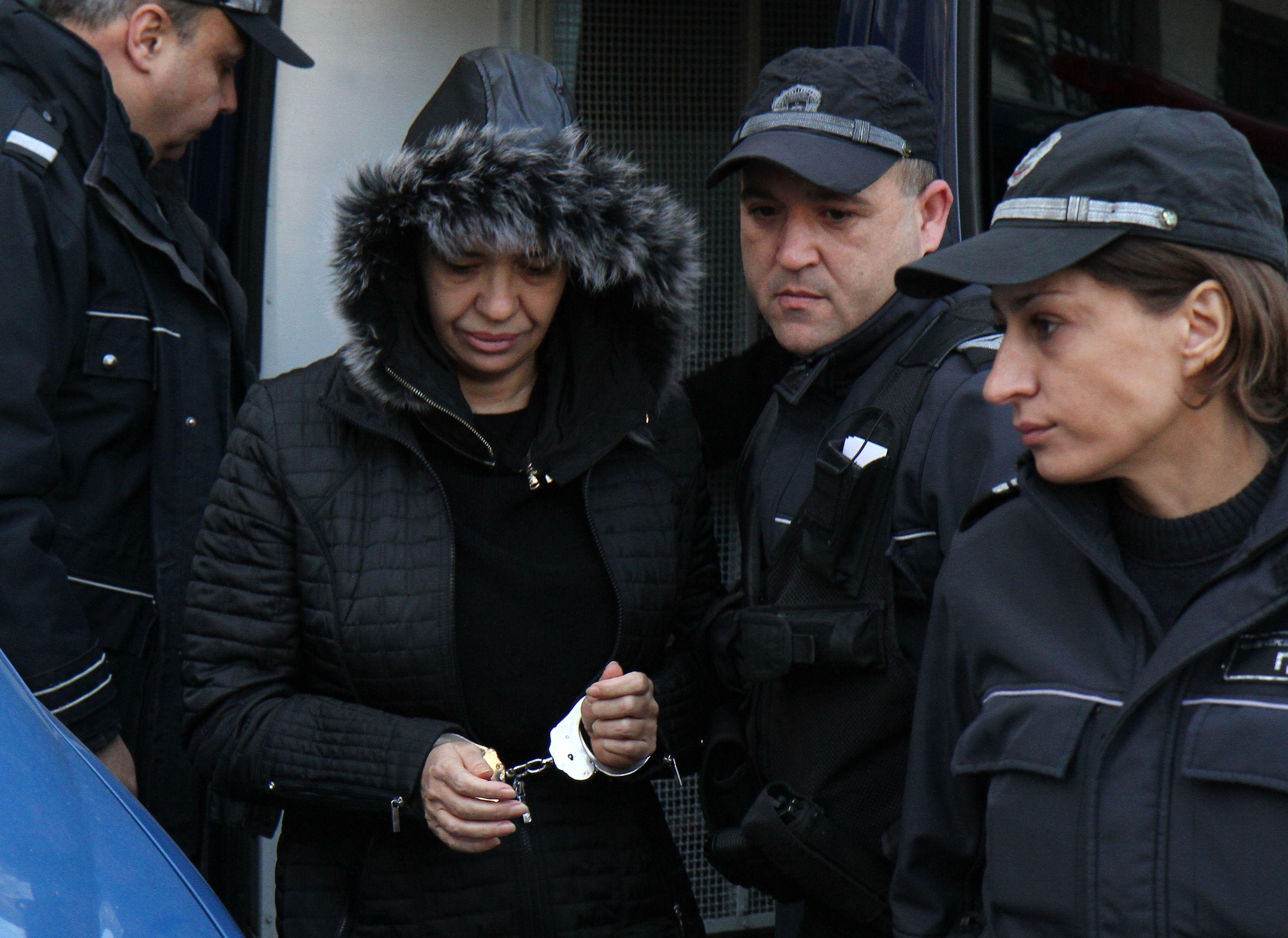 Оставената в ареста Анита Мейзер: Всичко е подкупено