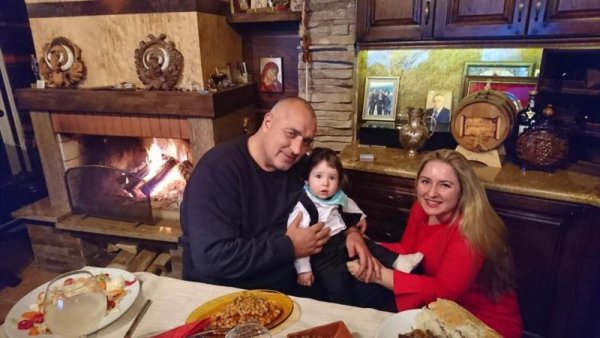 Бойко Борисов с дъщеря си Венета и внука си Бойко
