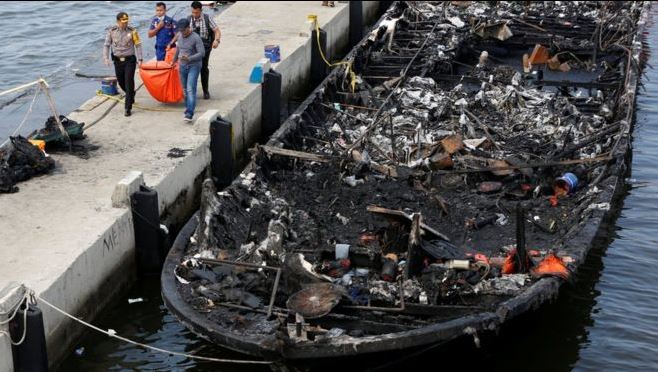 23-ма загинали и 17 изчезнали при пожар на ферибот