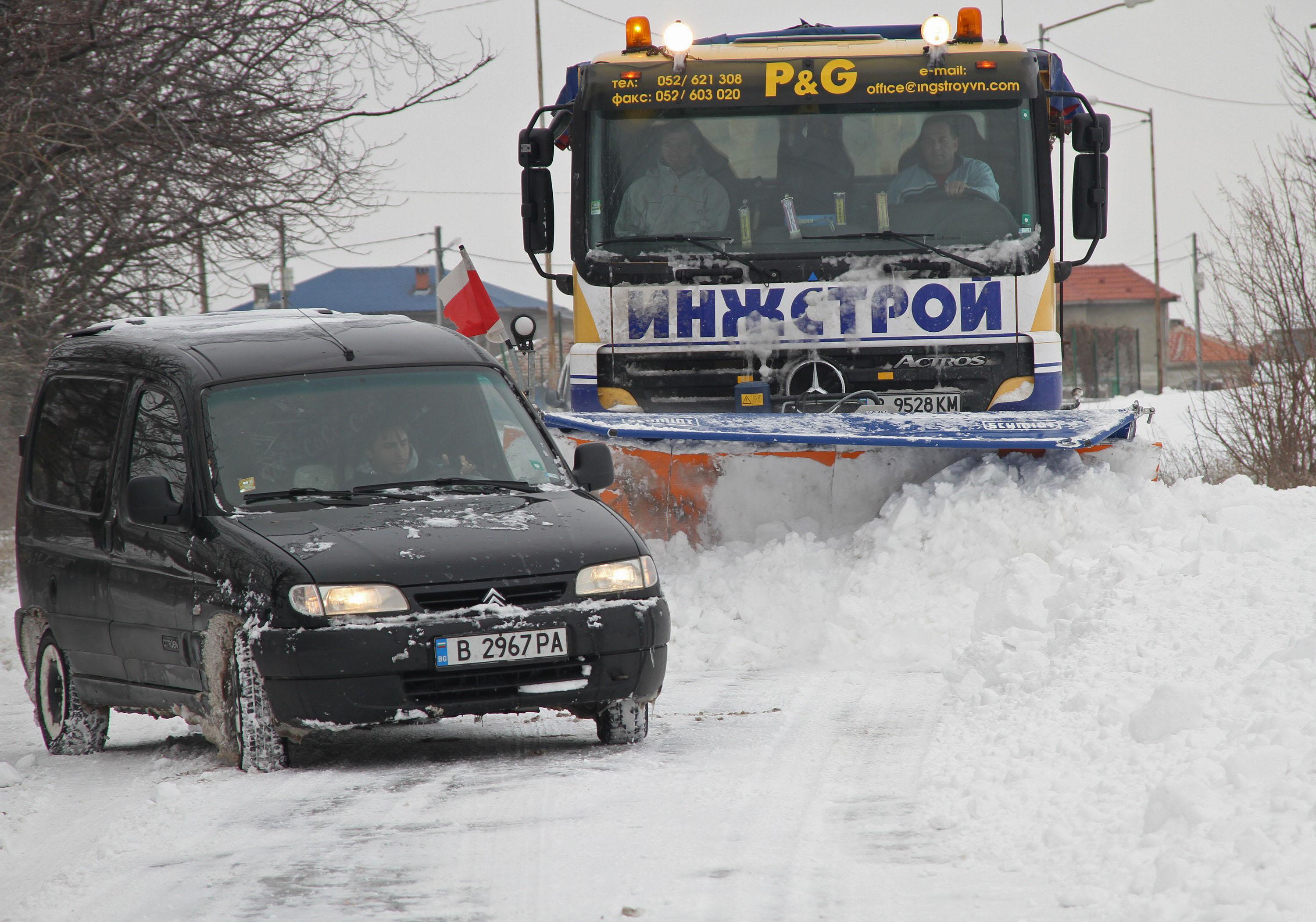 В Шуменско и Варненско са затворени множество пътни отсечки от второкласната и третокласната пътна мрежа