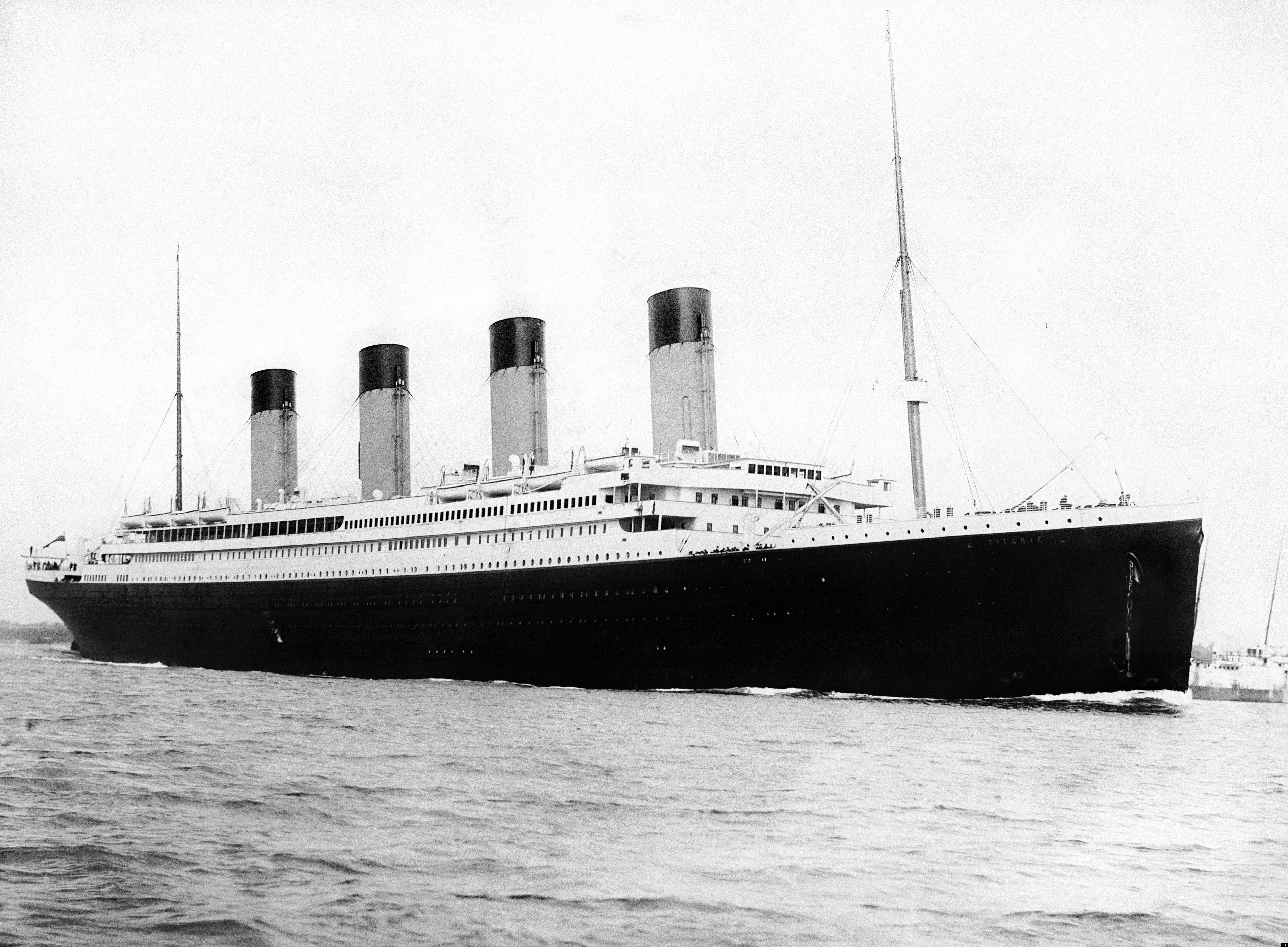 ”Титаник” при потеглянето му от Саутхемптън, Южна Англия, на 10 април 1912 г.