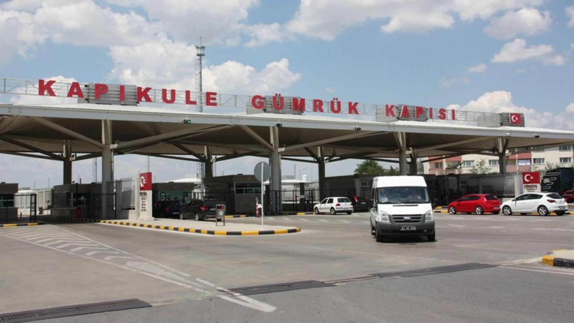 На Капъкуле арестуваха 8 българи за нелегална търговия