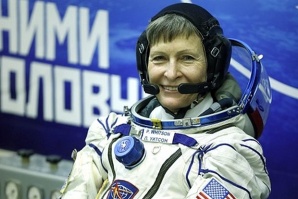Пеги Уитсън изравни космически рекорд