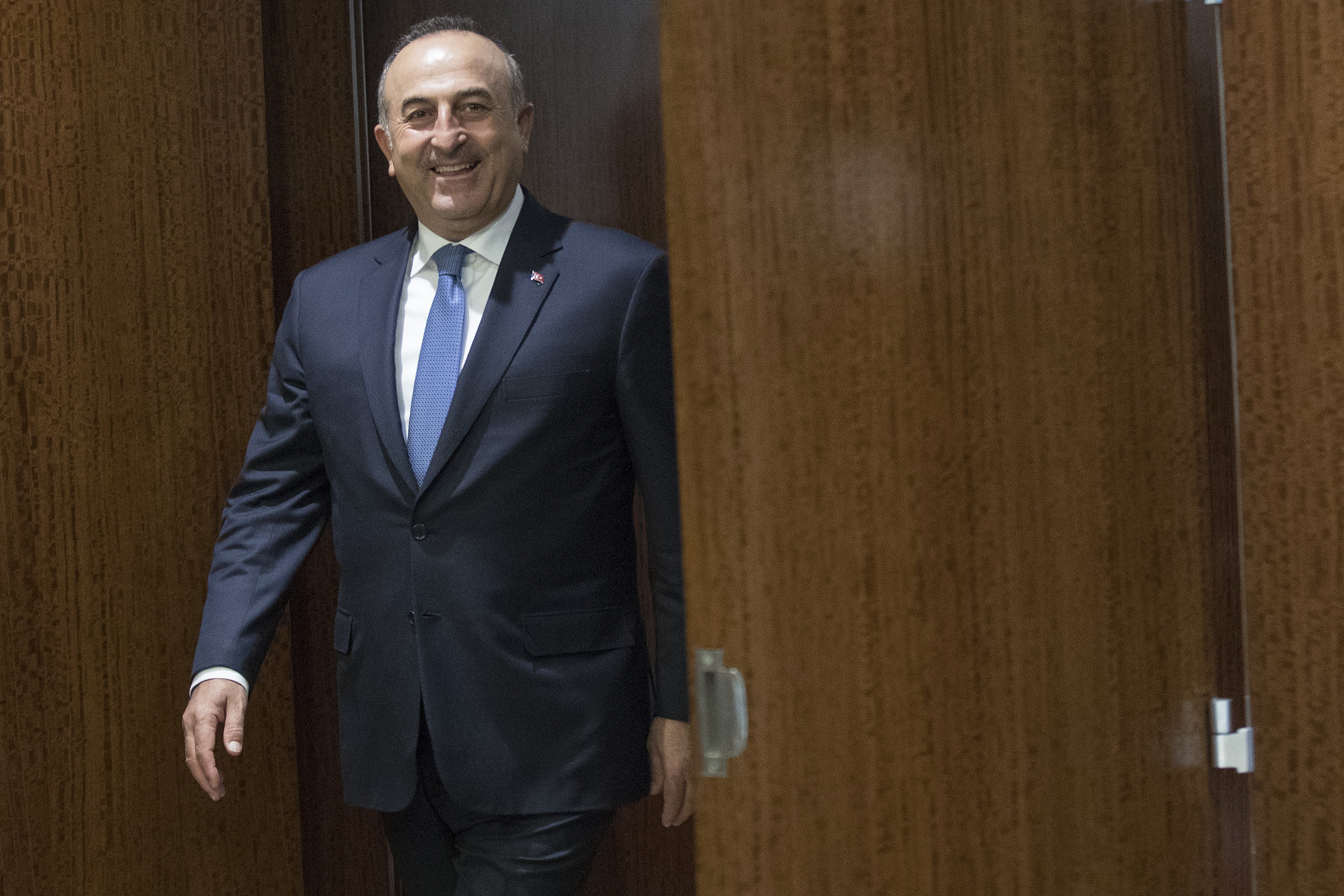 Турският външен министър Мевлют Чавушоглу заплашва Холандия и Европейския съюз