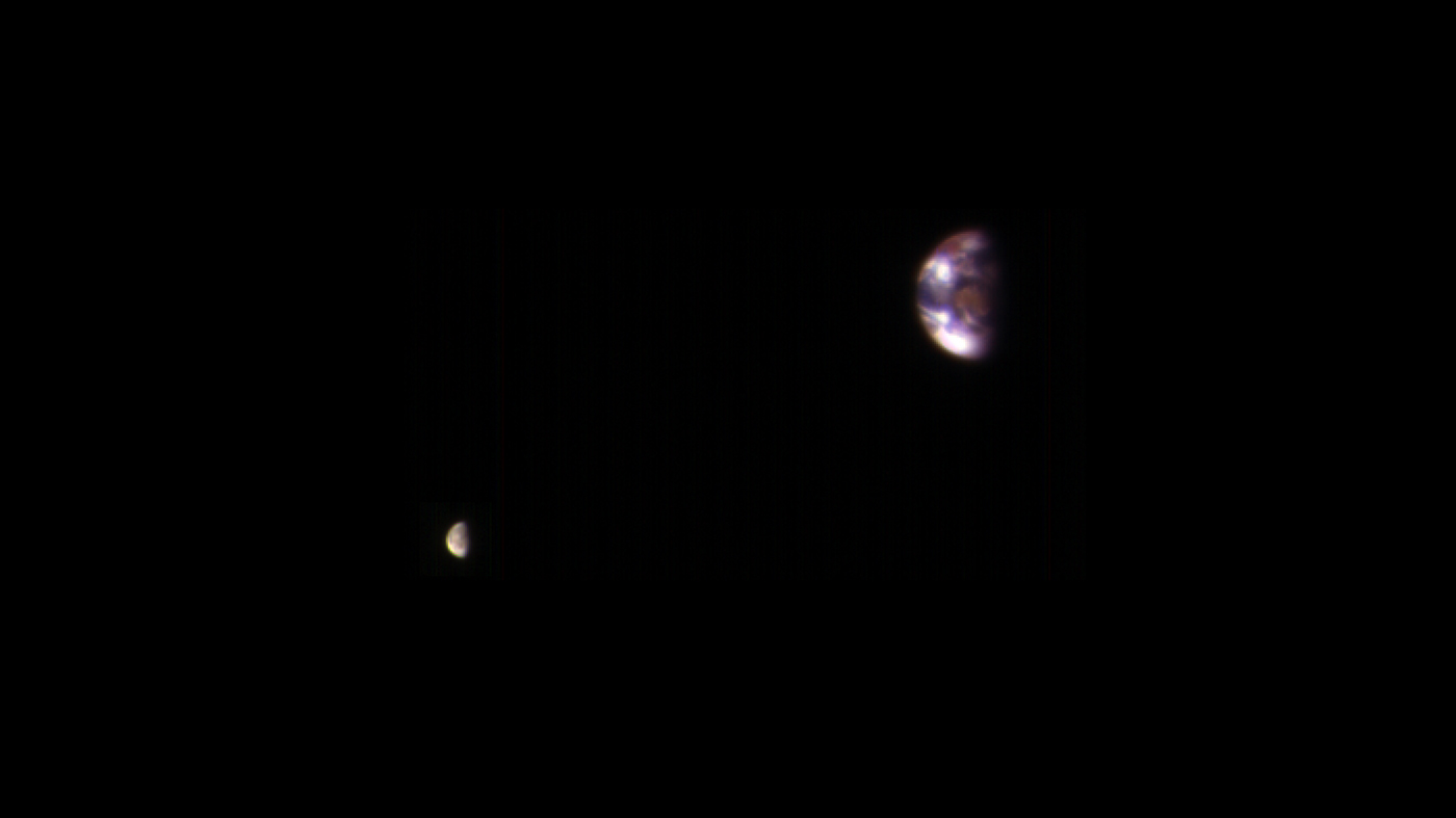 Земята и Луната от Марс