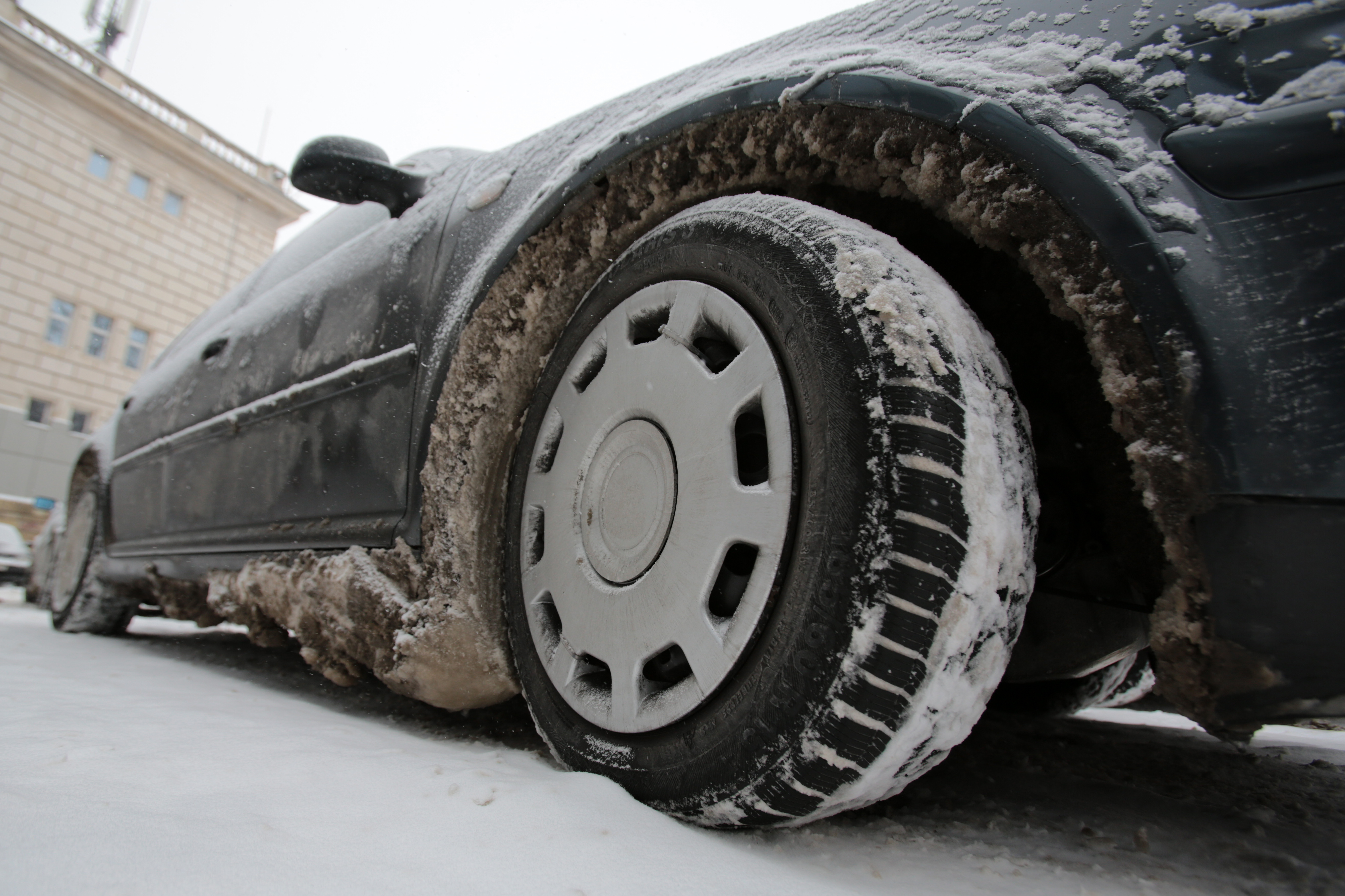 Пътни блокади заради виелица и сняг в Източна България