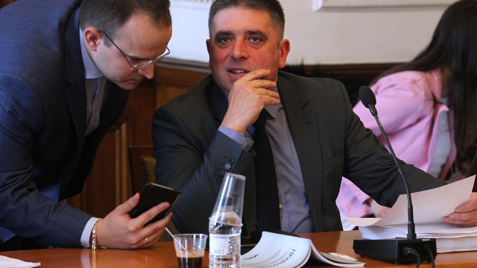 Парламентарната правна комисия отложи гласуването за връщане прага на преференциите