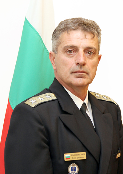Кабинетът предлага вицеадмирал за временен шеф на отбраната