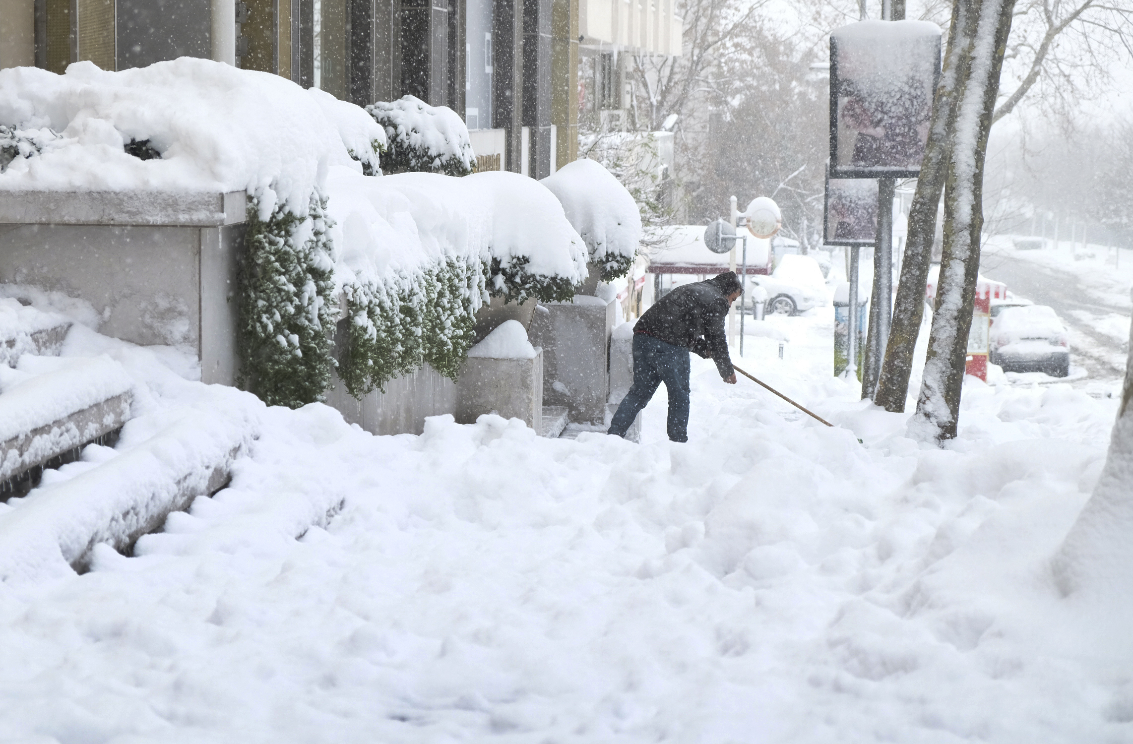 В Белград вали сняг повече от 20 часа