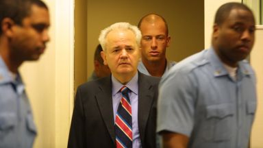Вдовицата на Милошевич съди бивш директор на затвор