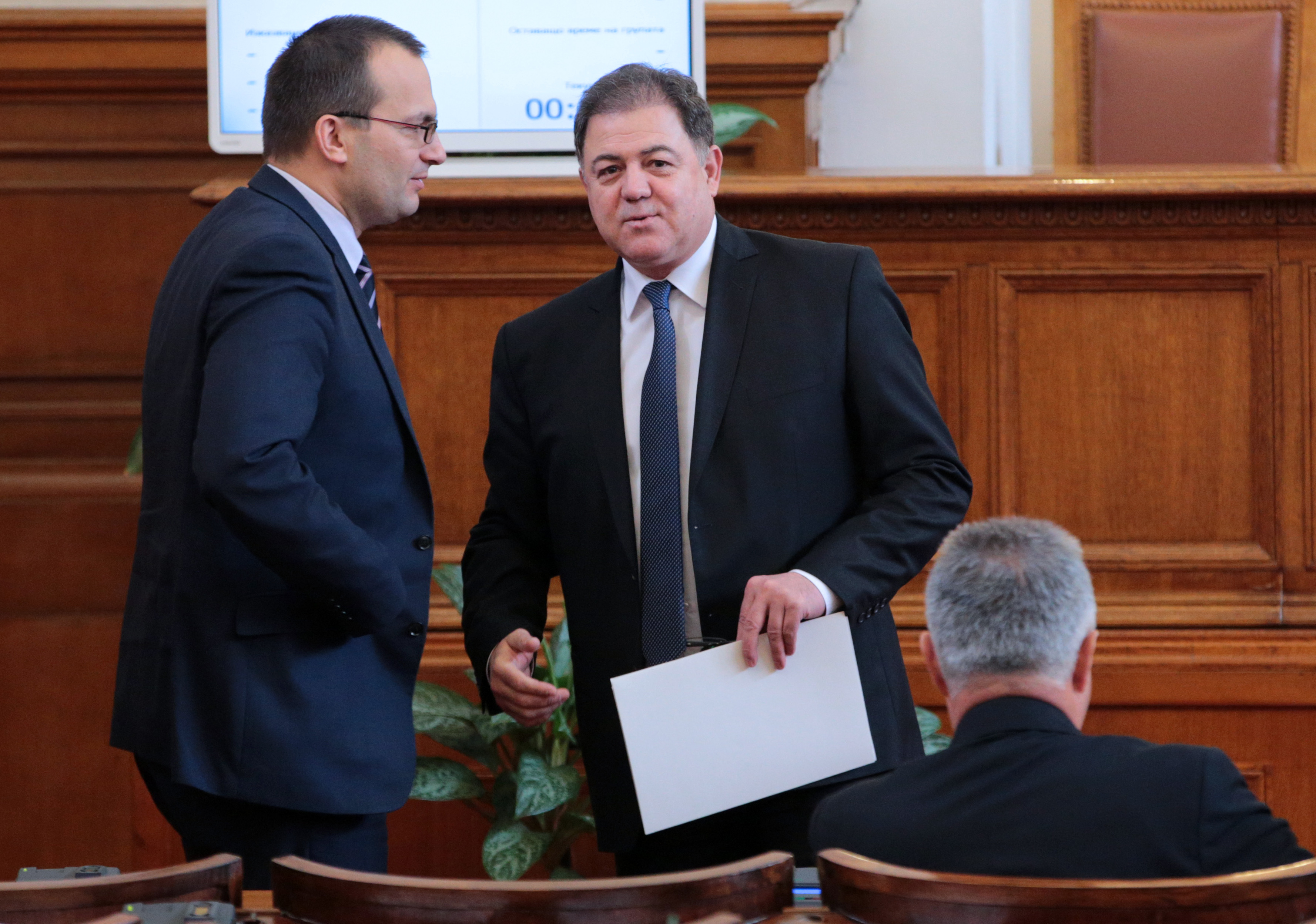 Румен Радев призован по делото срещу Ненчев