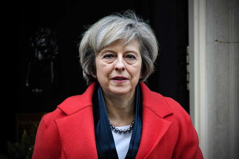 Британският премиер Тереза Мей смята да започне преговорите за Брекзит през март