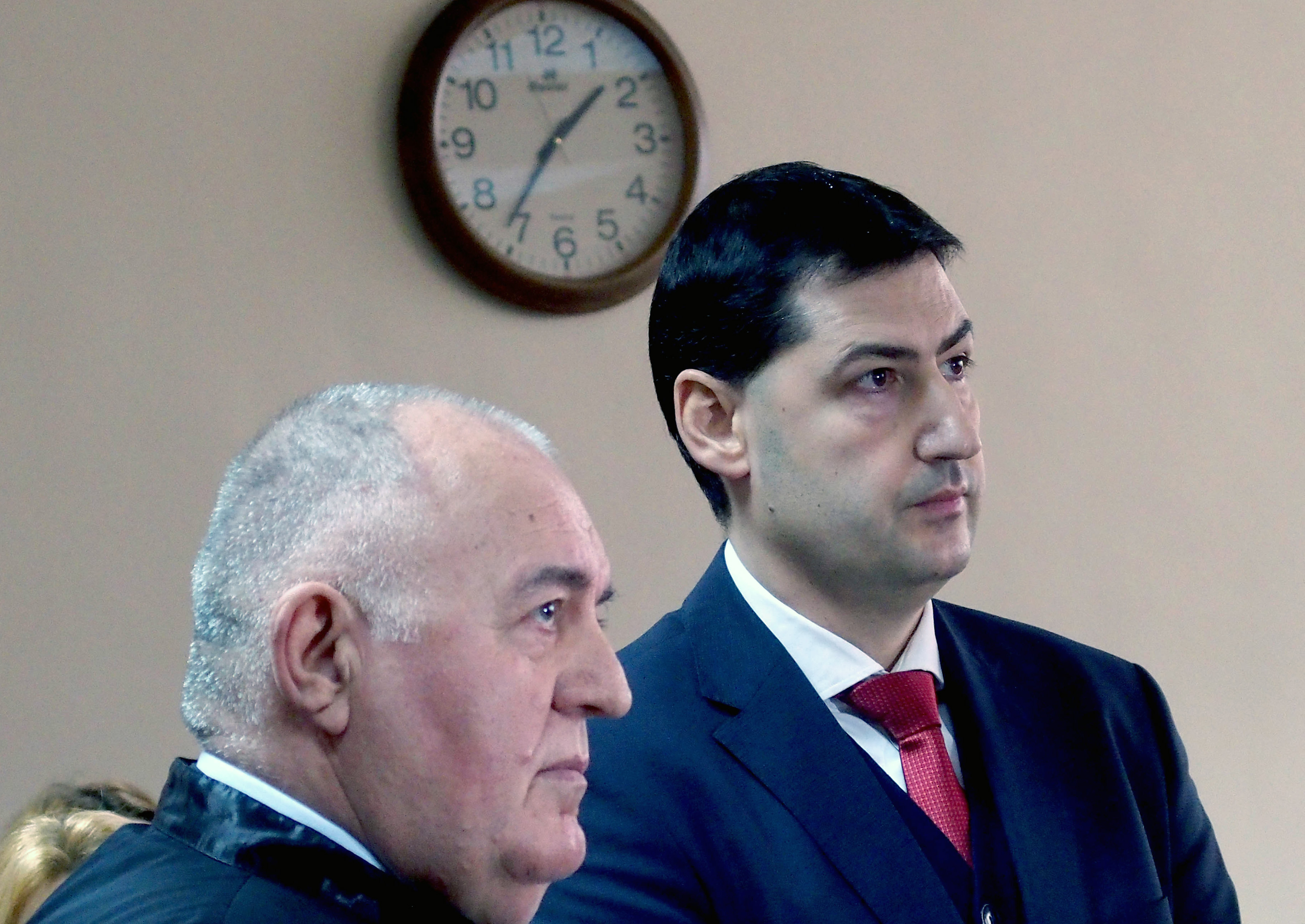 Иван Тотев в съда с адвоката си