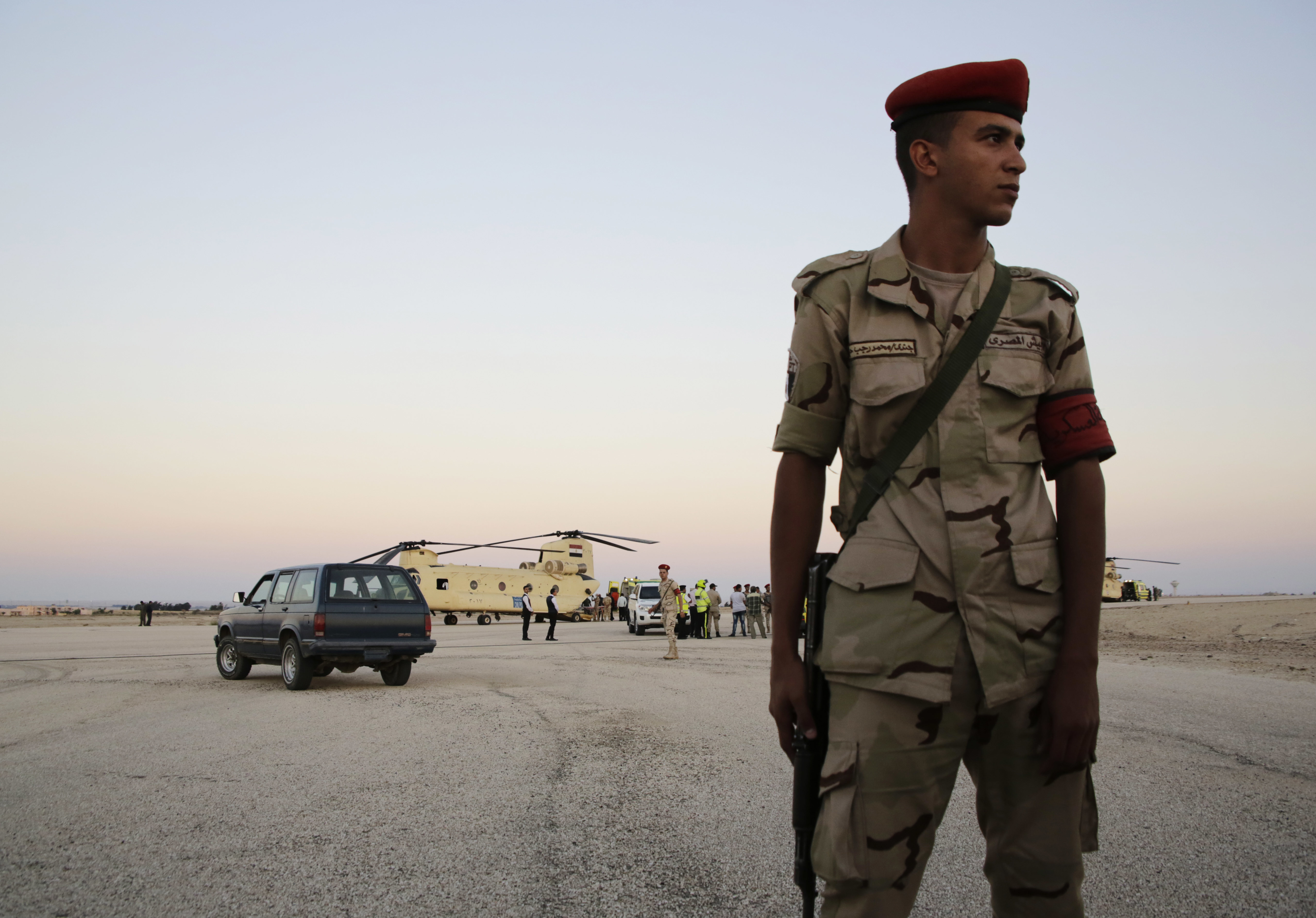 Терористи убиха полицай до манастир в Синай
