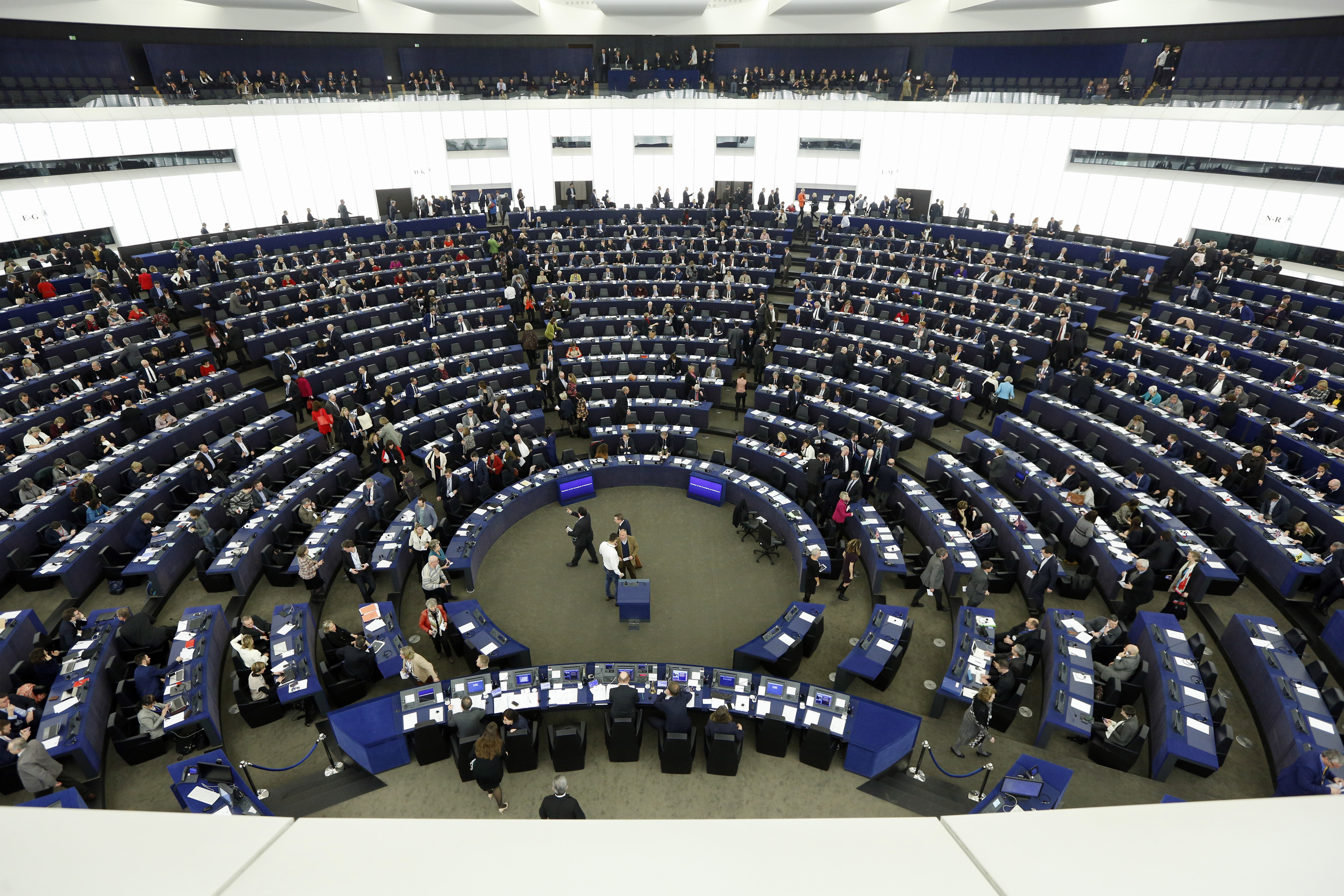Жени и мъже се оплакаха от секстормоз в Европарламента