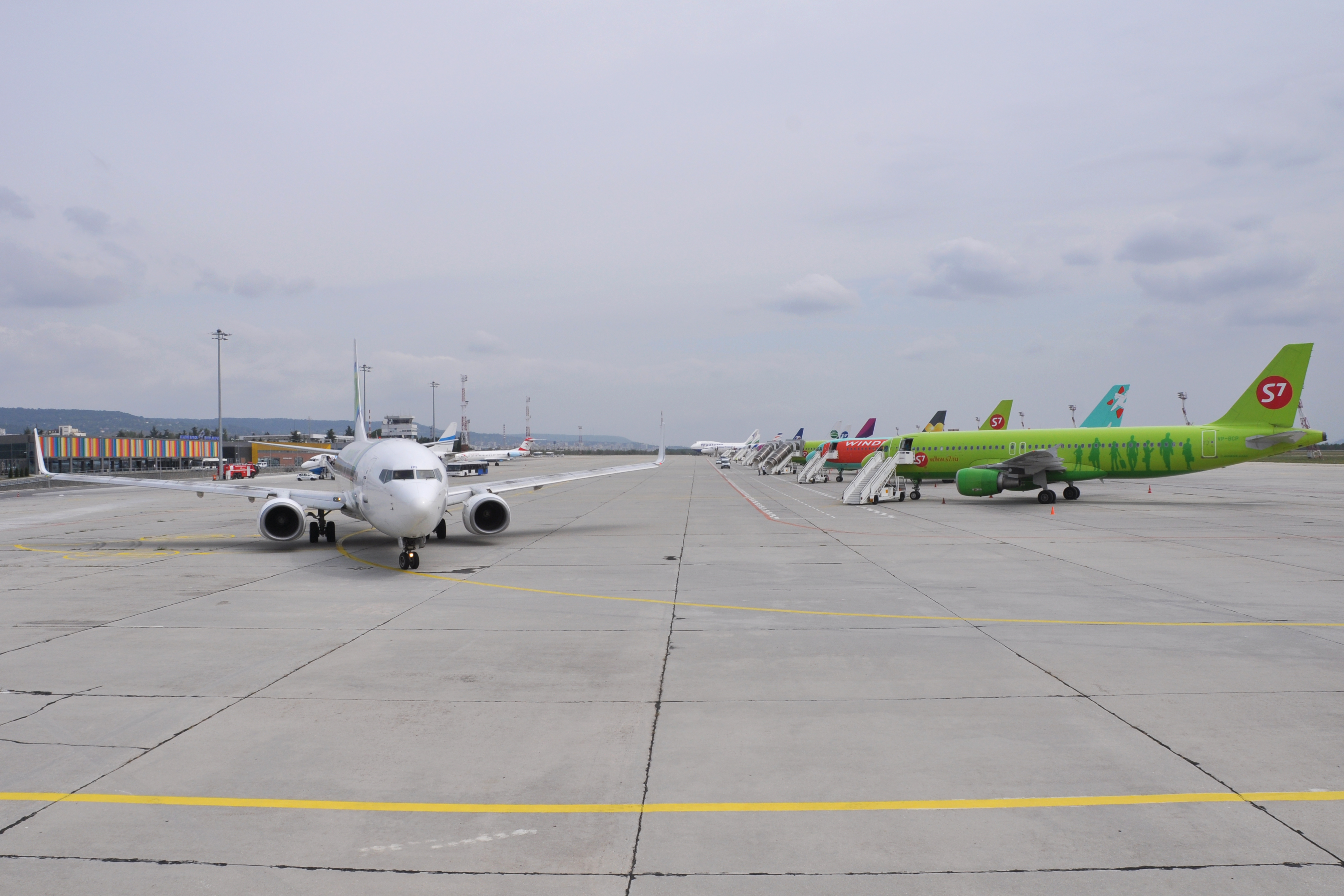 МВР блокира временно летище Варна заради съмнителен багаж