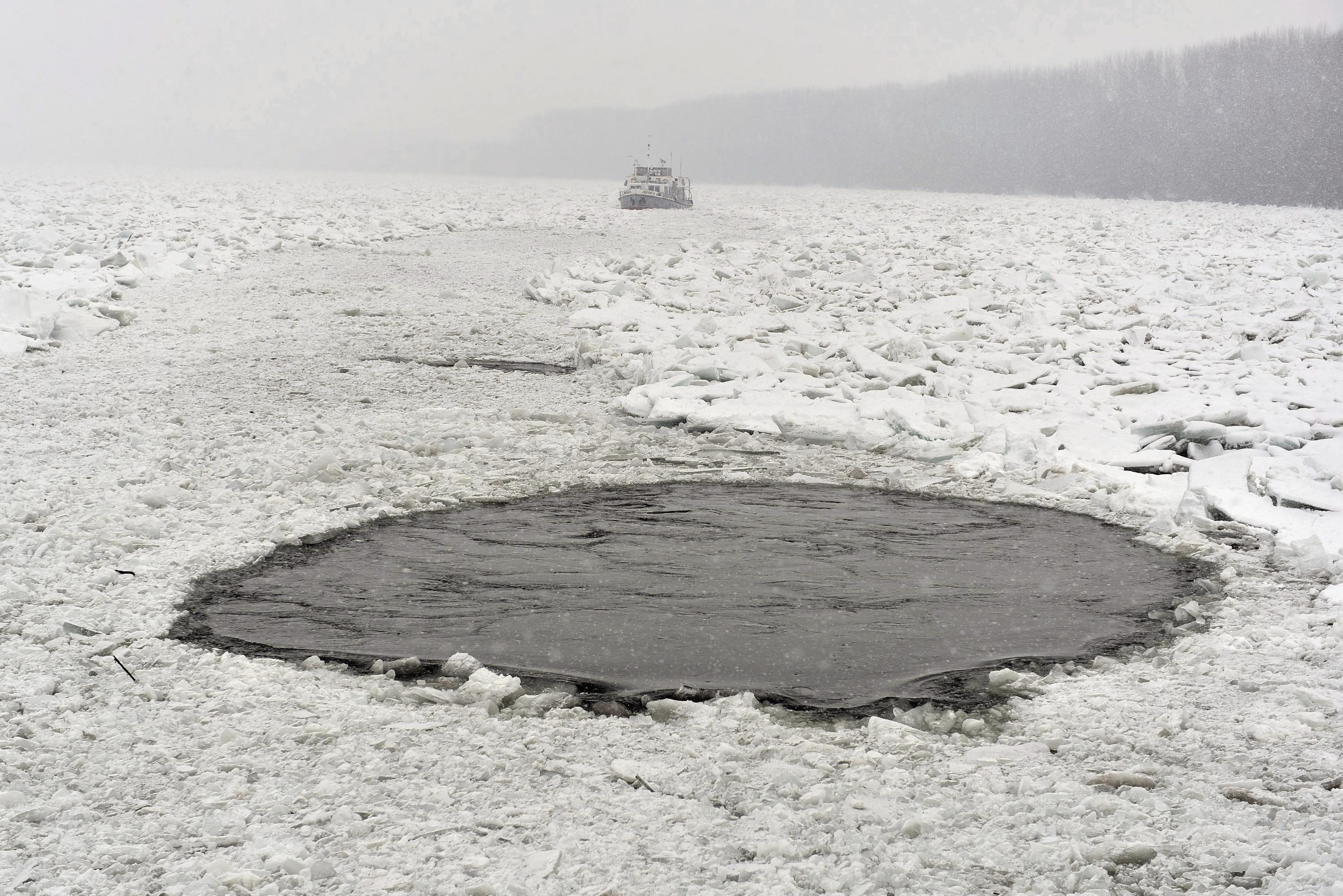 В Хърватия ще разбиват леда по Дунав с експлозиви