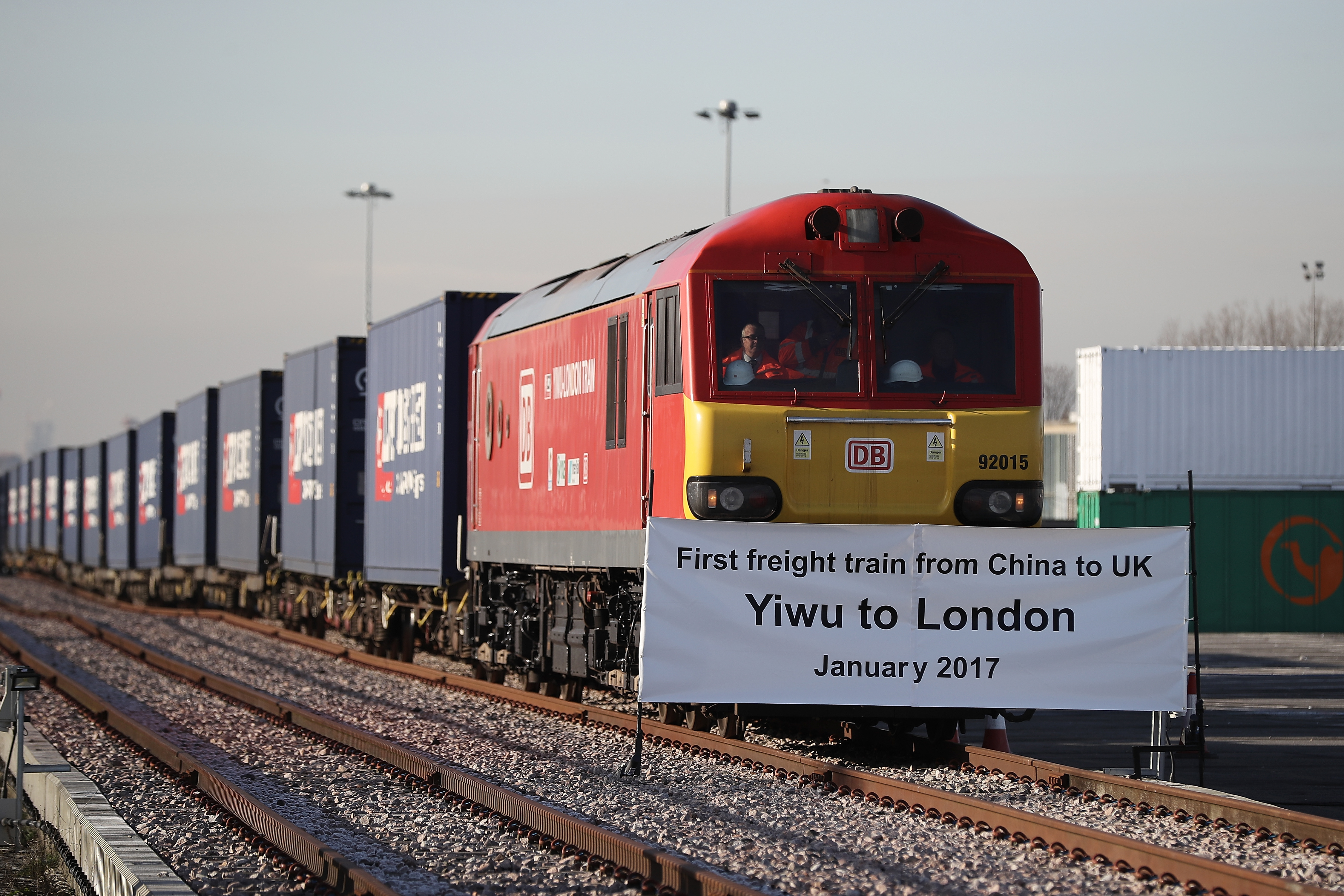 Първият директен товарен влак от Китай до Великобритания пристигна в Лондон