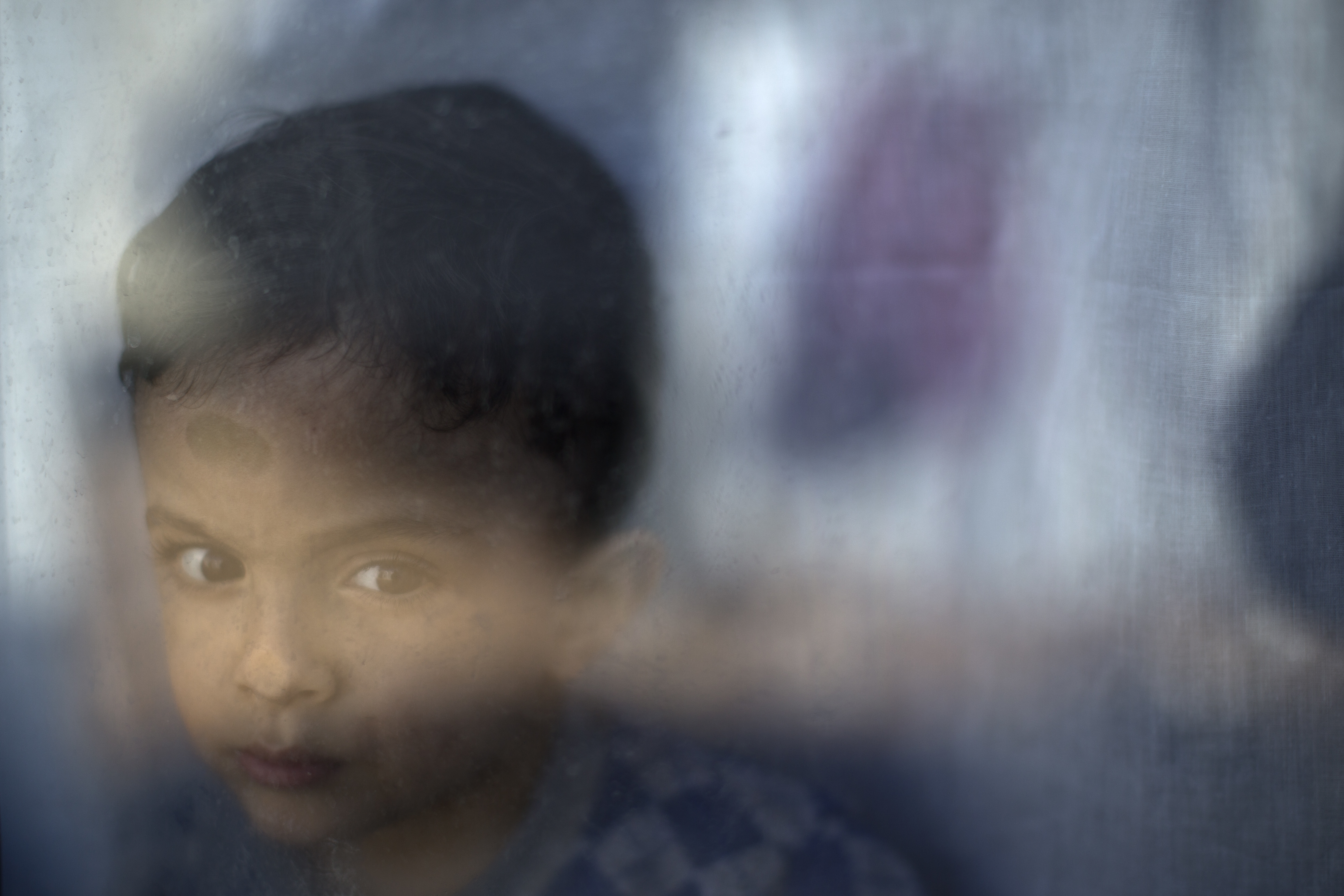 Държавни агенции си ”прехвърлят” децата бежанци